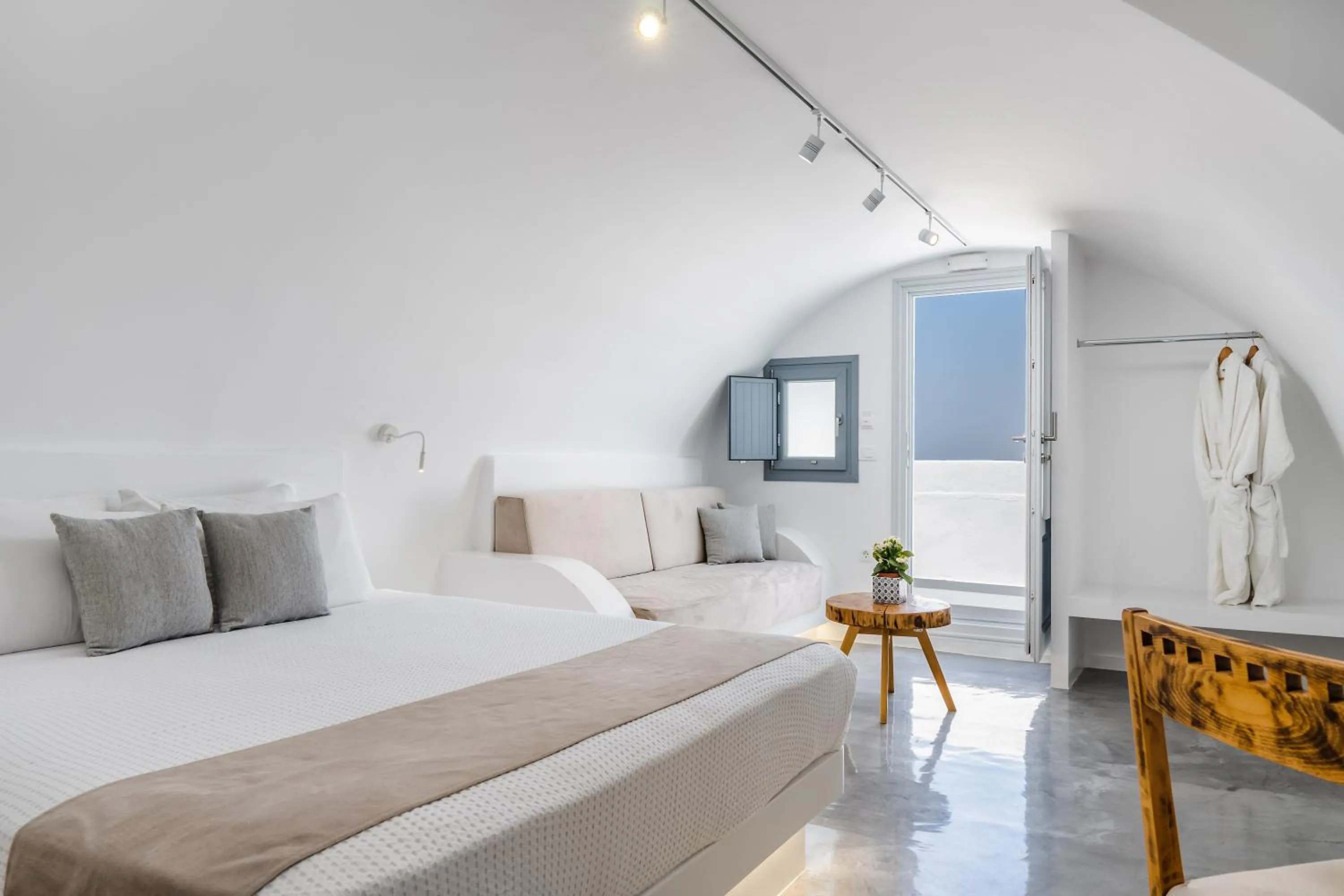 Photo of the whole room, Bed in Serenità Luxury Suites