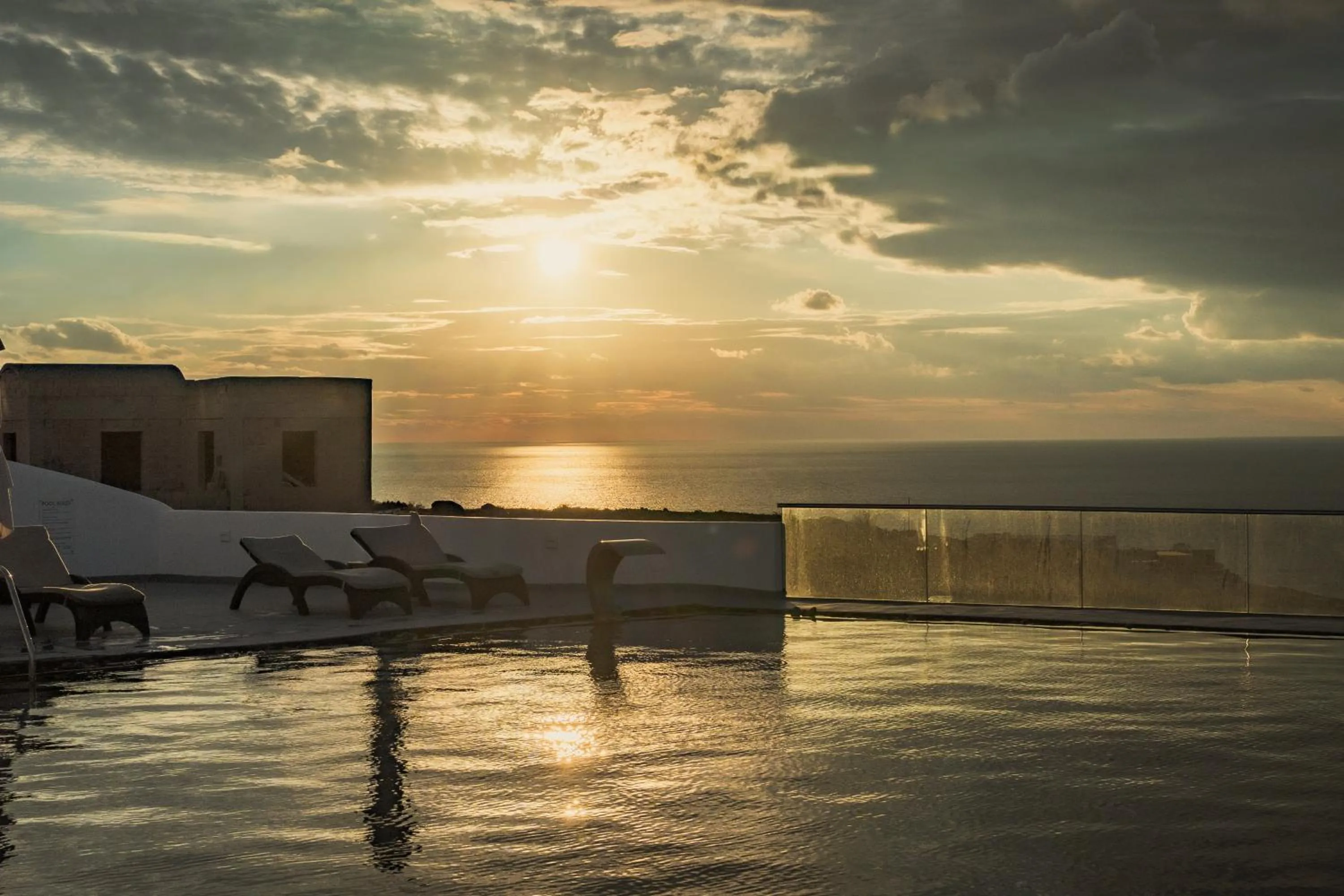 Swimming pool in Serenità Luxury Suites