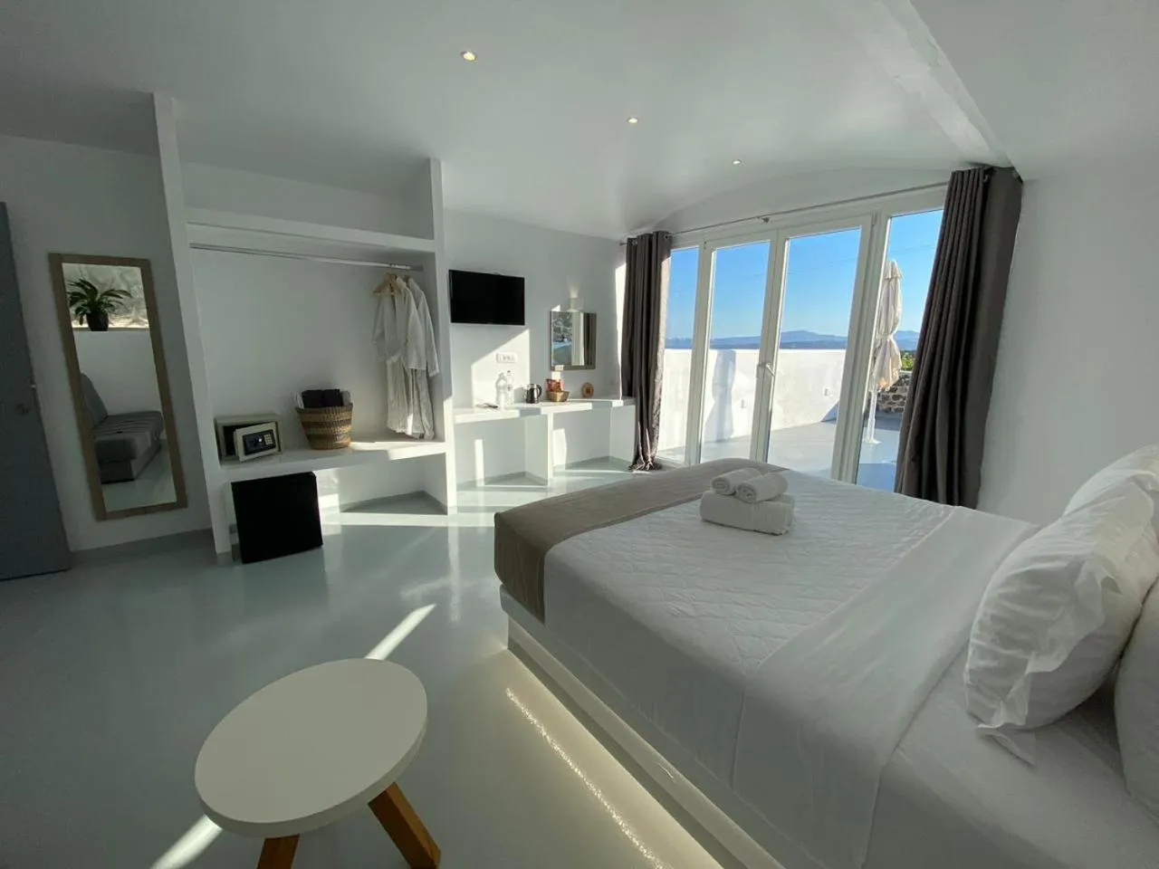 Bed in Serenità Luxury Suites