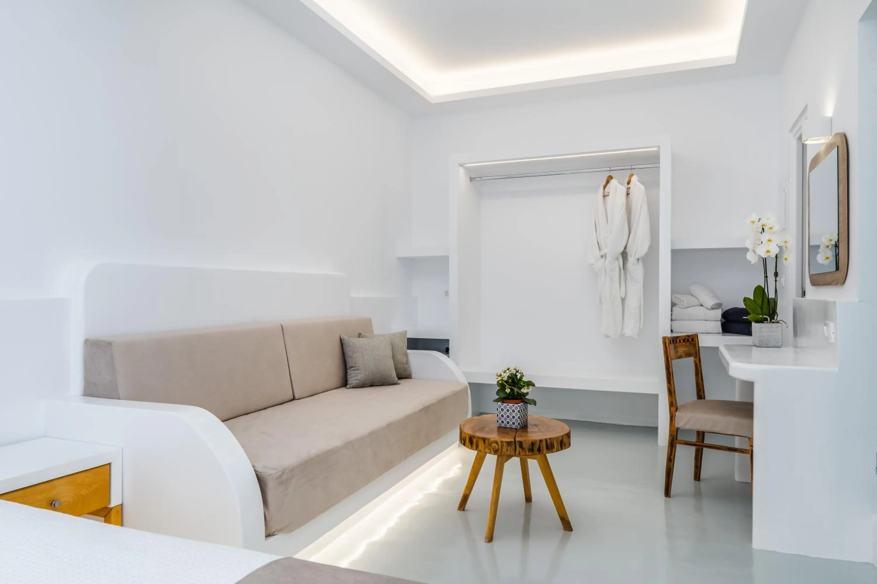 Seating area, Bed in Serenità Luxury Suites