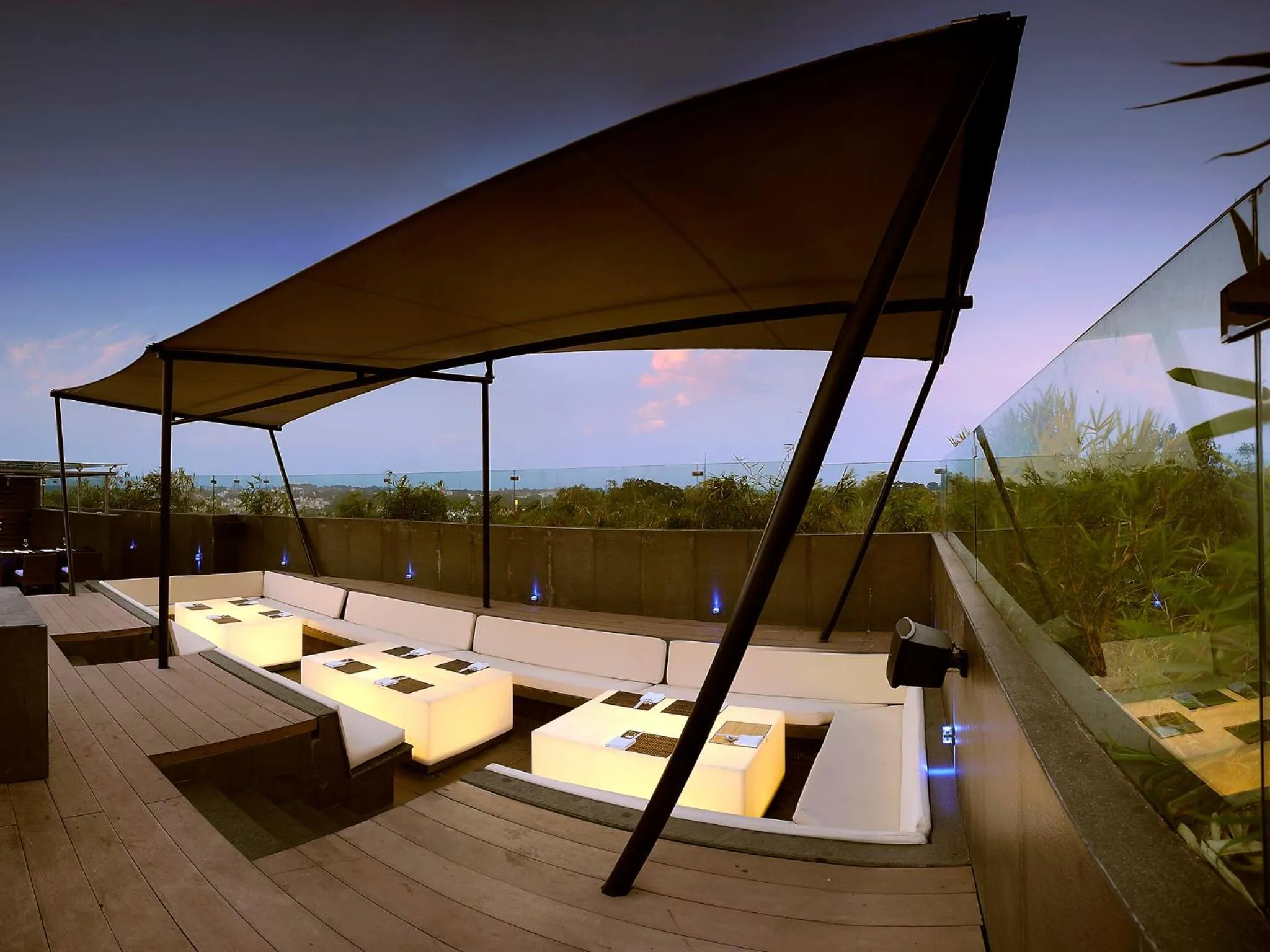 Restaurant/places to eat in The Lalit Ashok