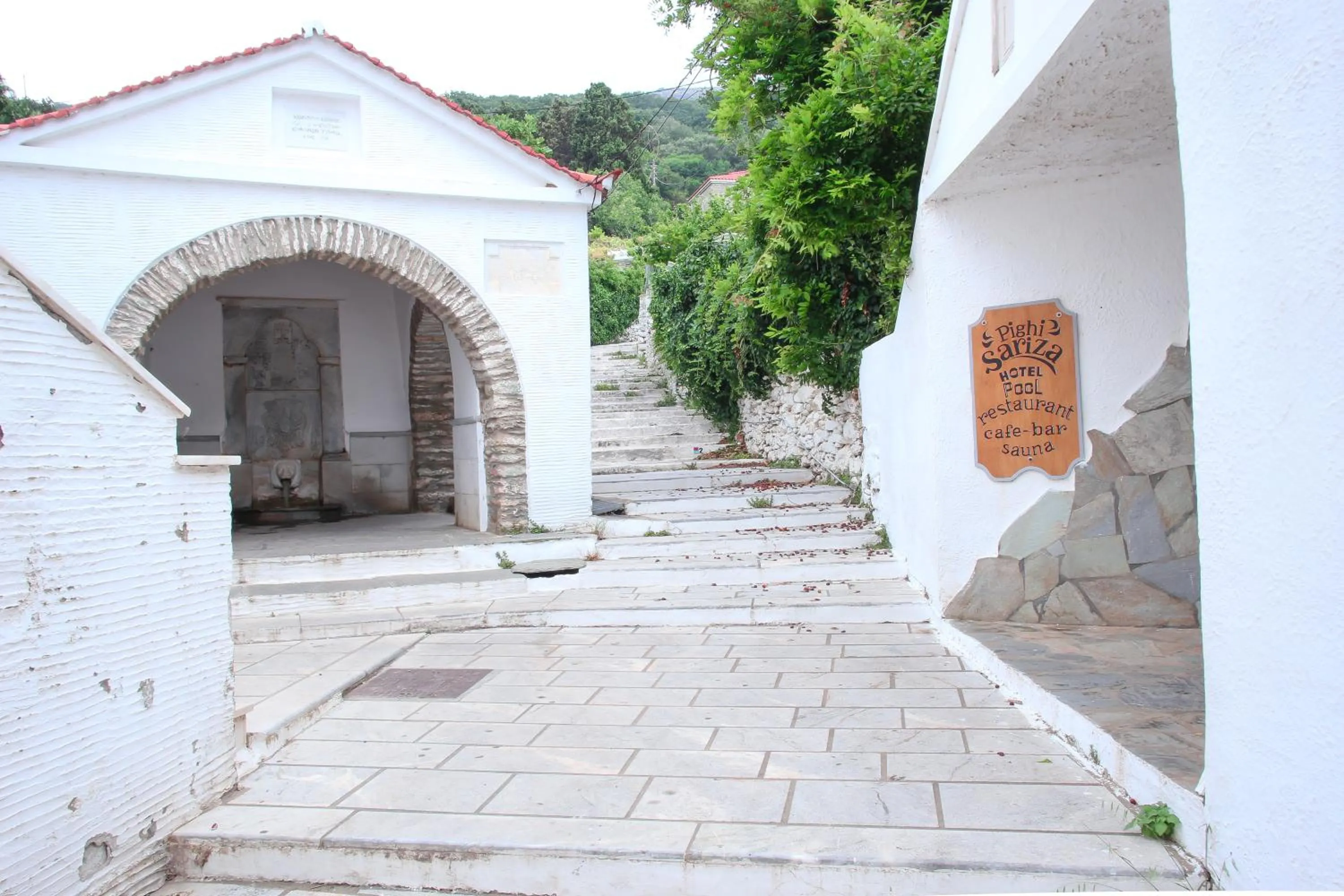 Patio in Sariza Spring Hotel