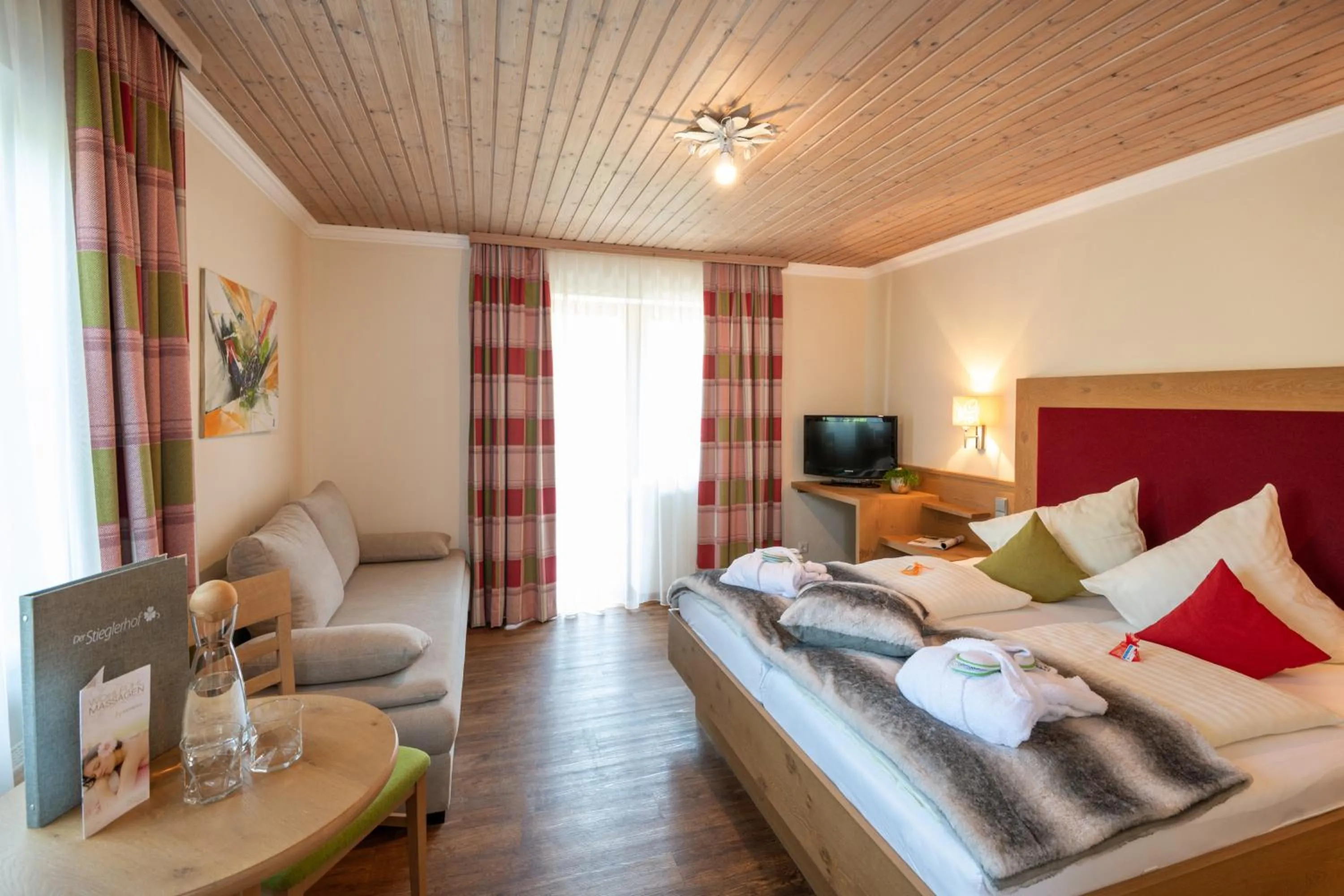 Bedroom, Bed in Natur & Familienhotel Der Stieglerhof