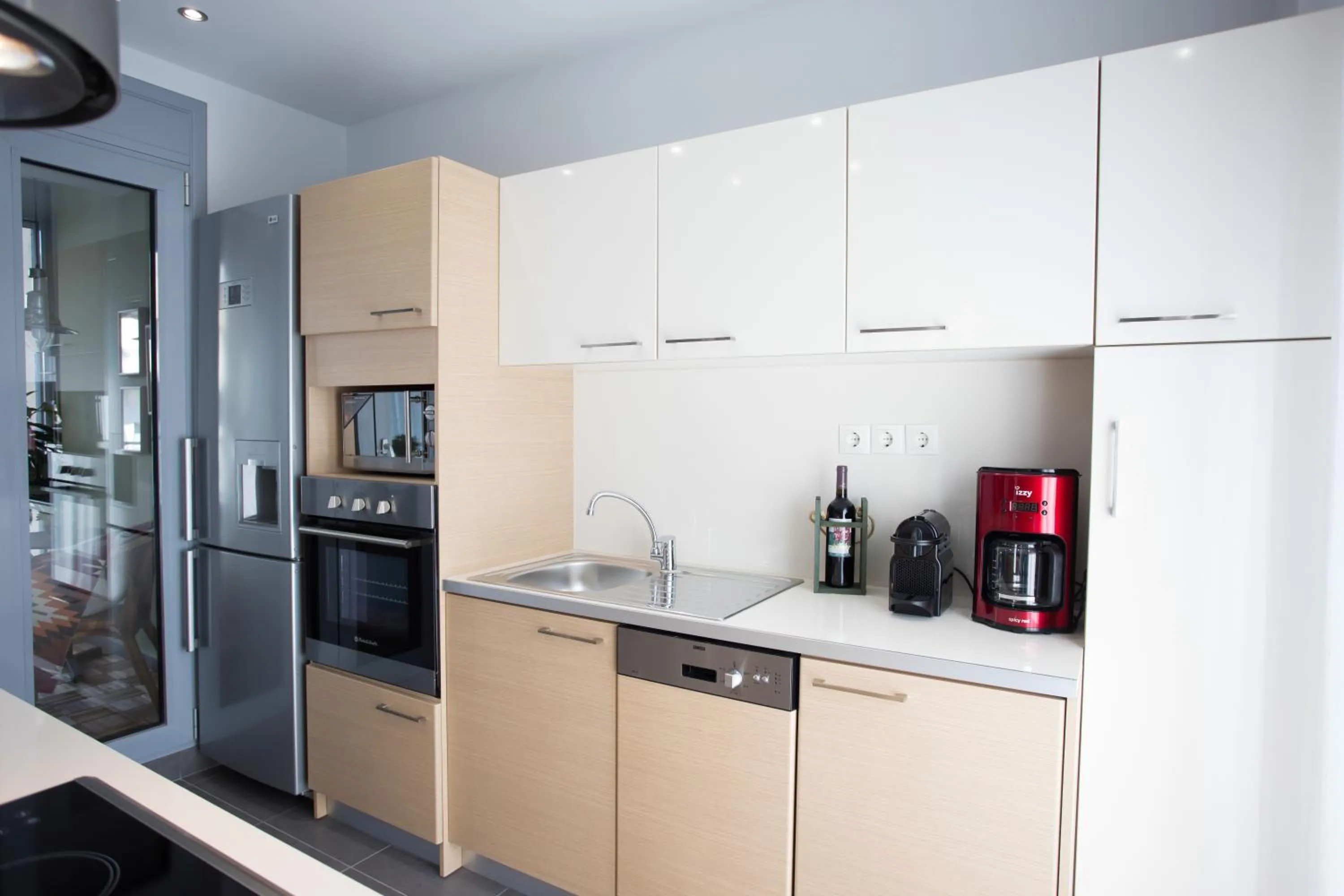 Coffee/tea facilities in Polis Apartments