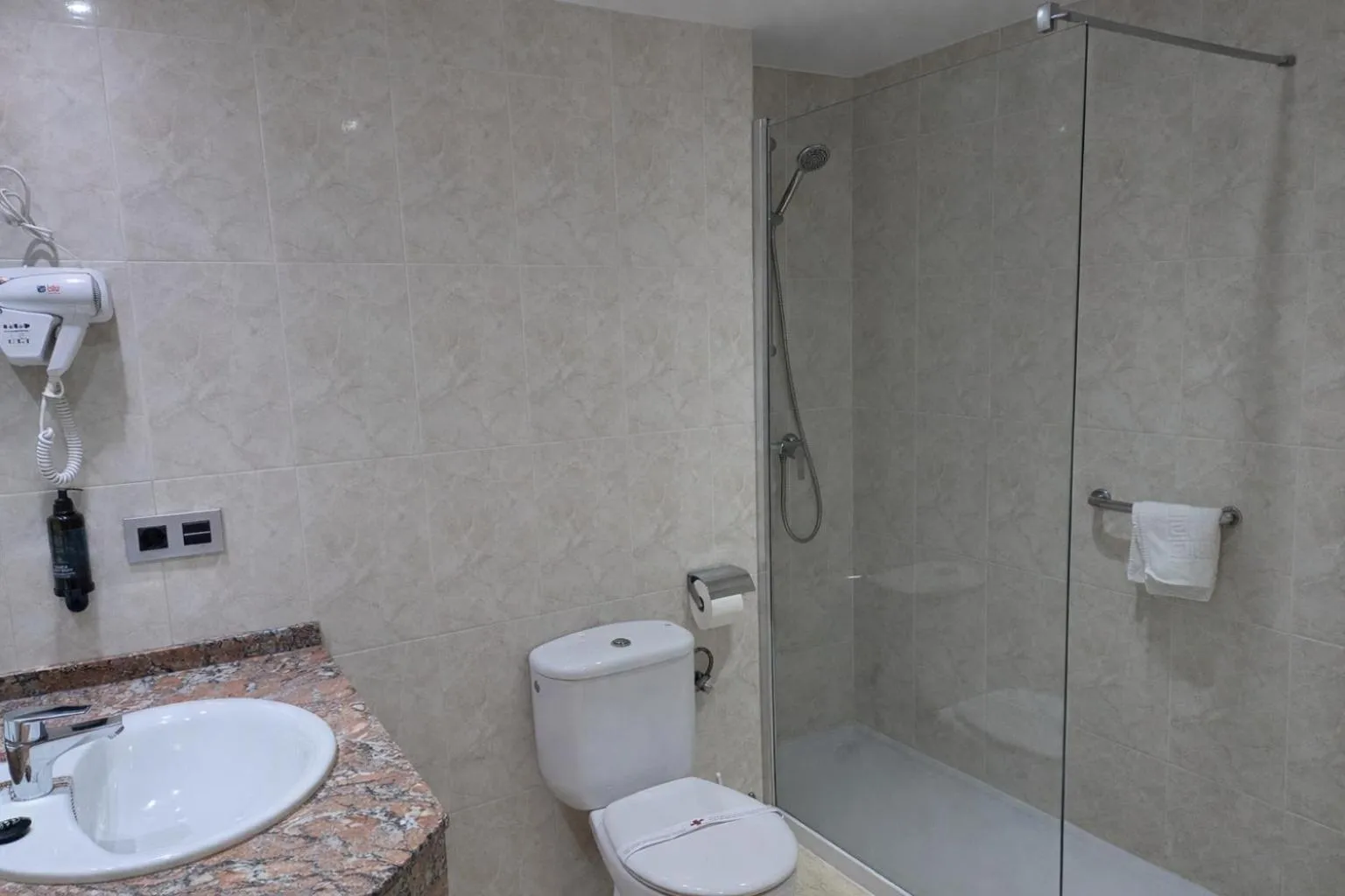 Shower in Hotel Tanit