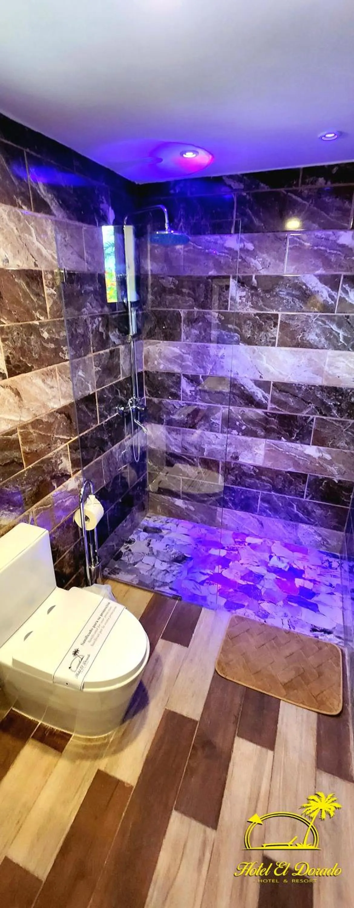 Shower in Hotel El Dorado