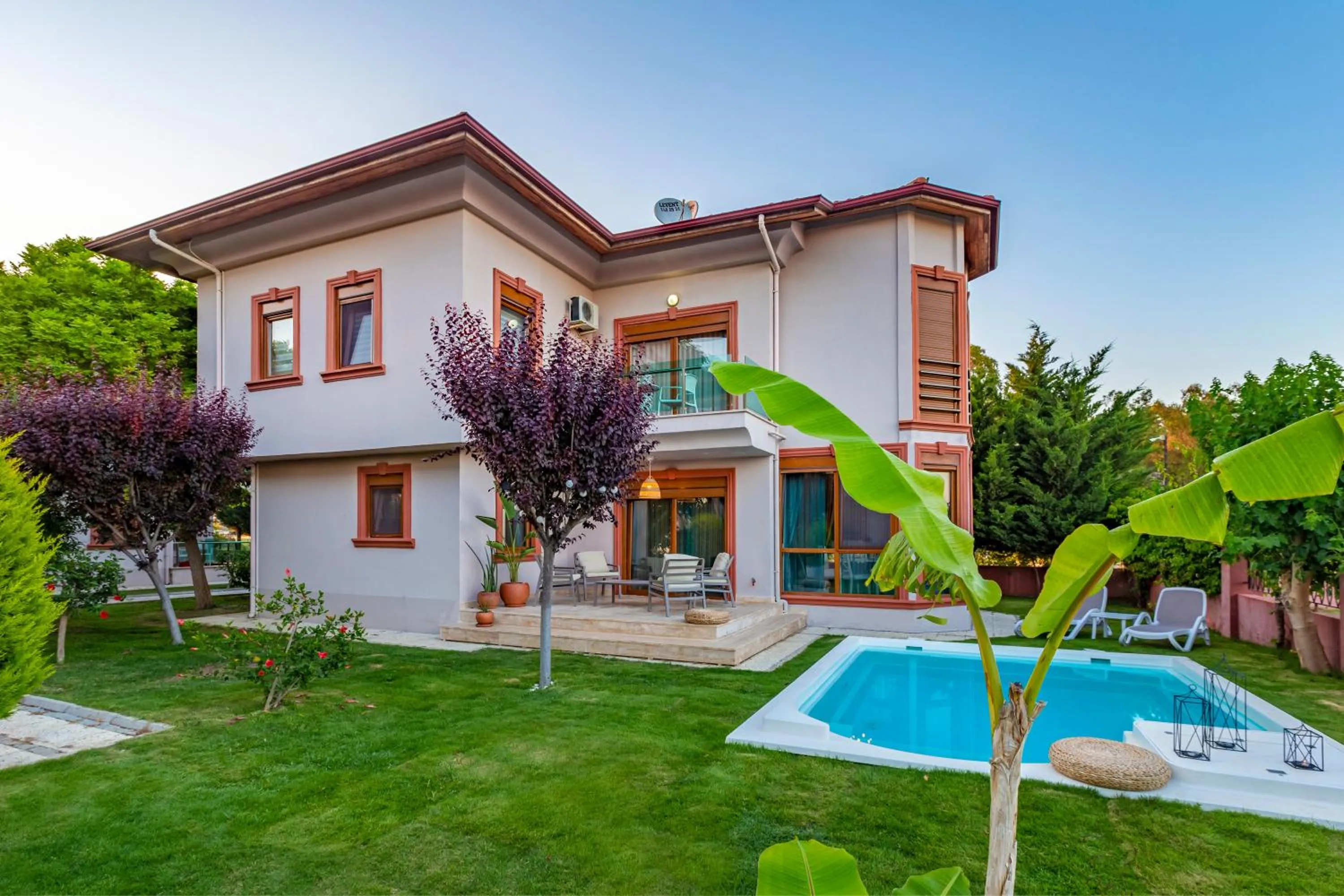 Pool view in VISTA Villa