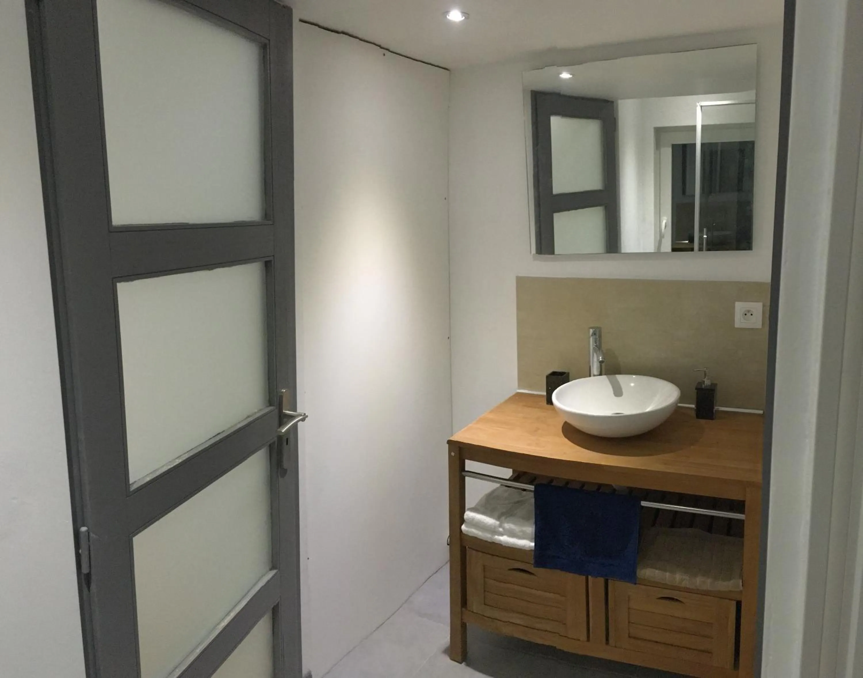 Bathroom in LITTLE PLAZA Appart'Hotel