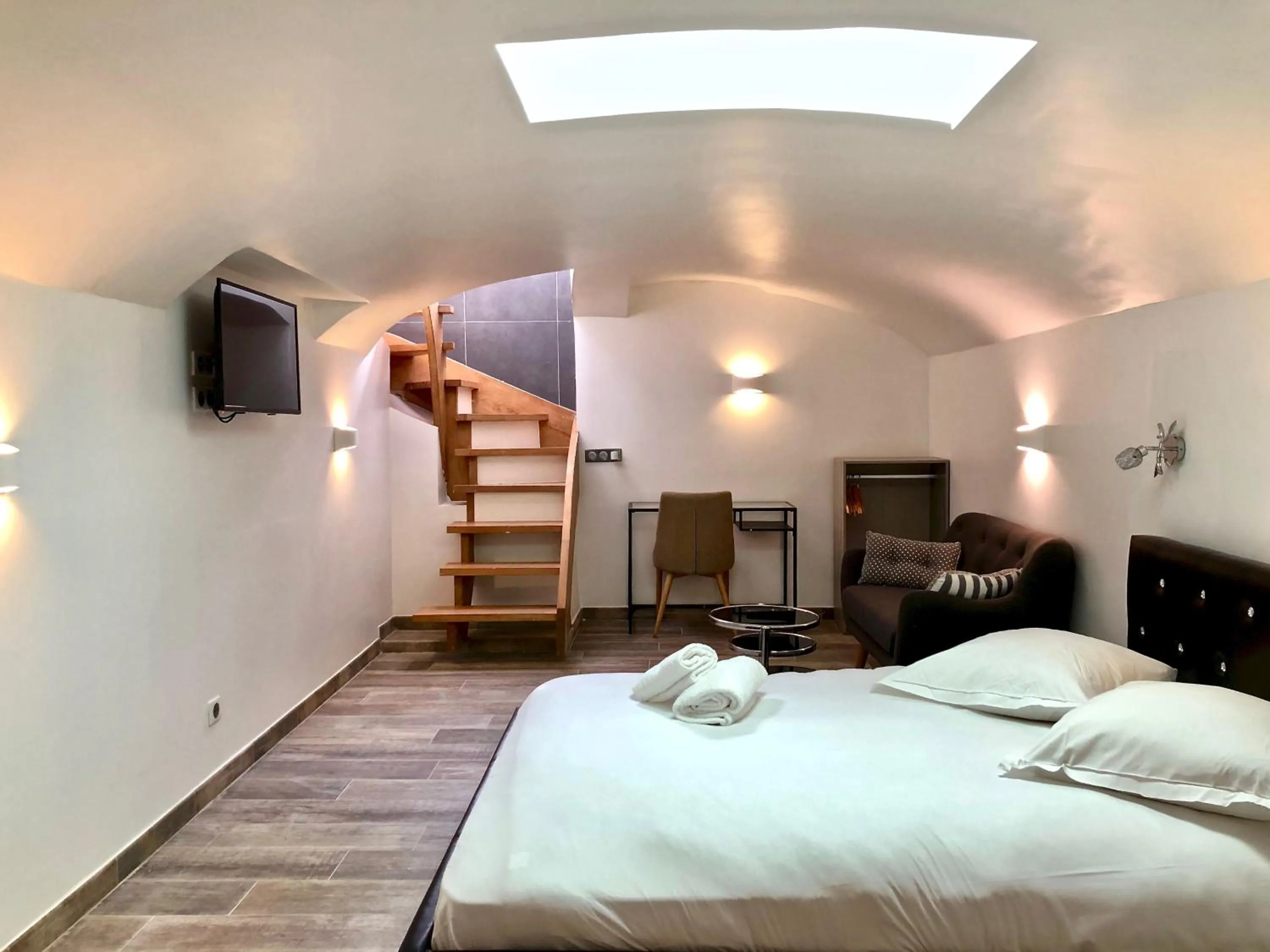 Bed in LITTLE PLAZA Appart'Hotel