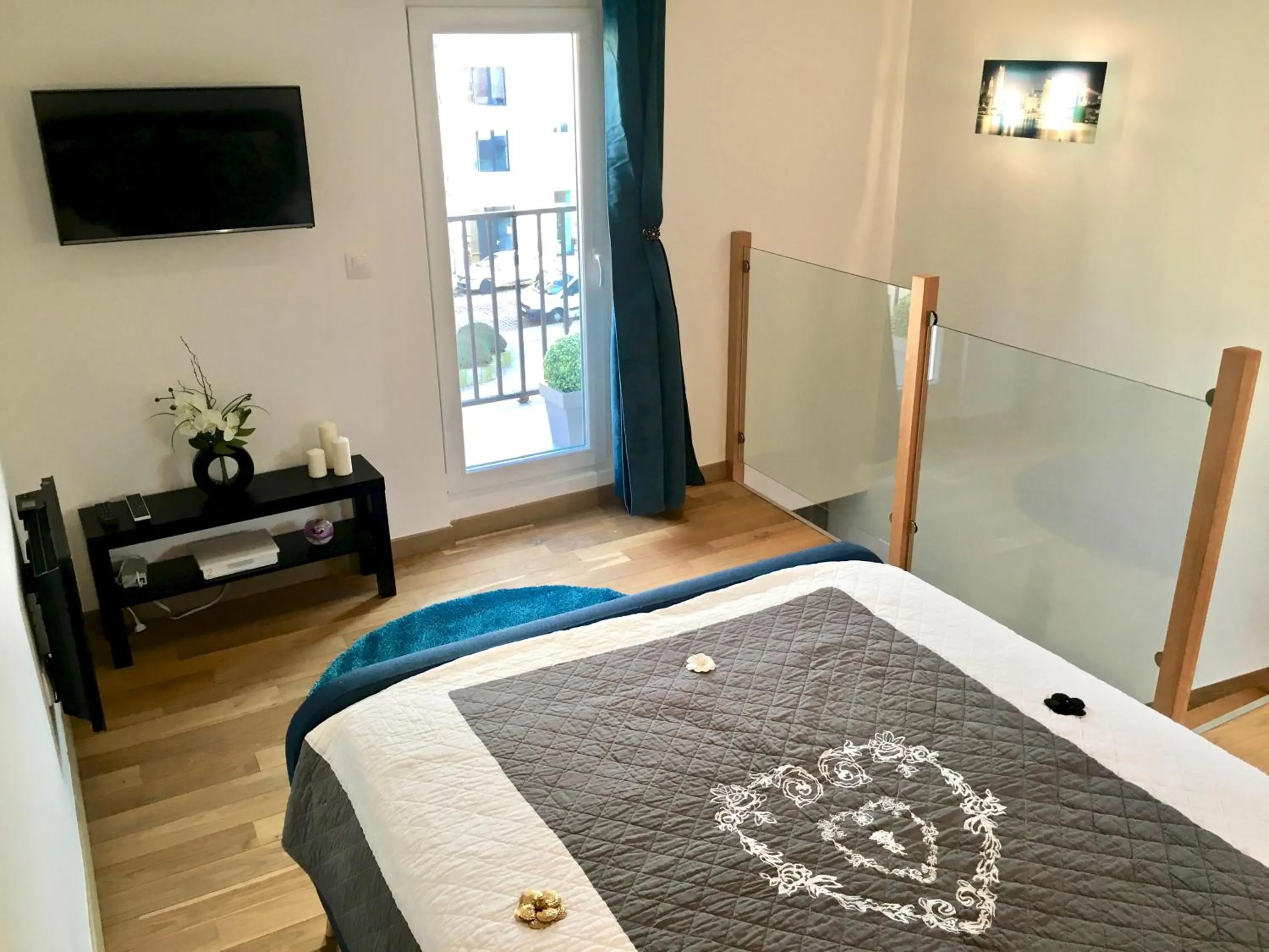 Bed in LITTLE PLAZA Appart'Hotel