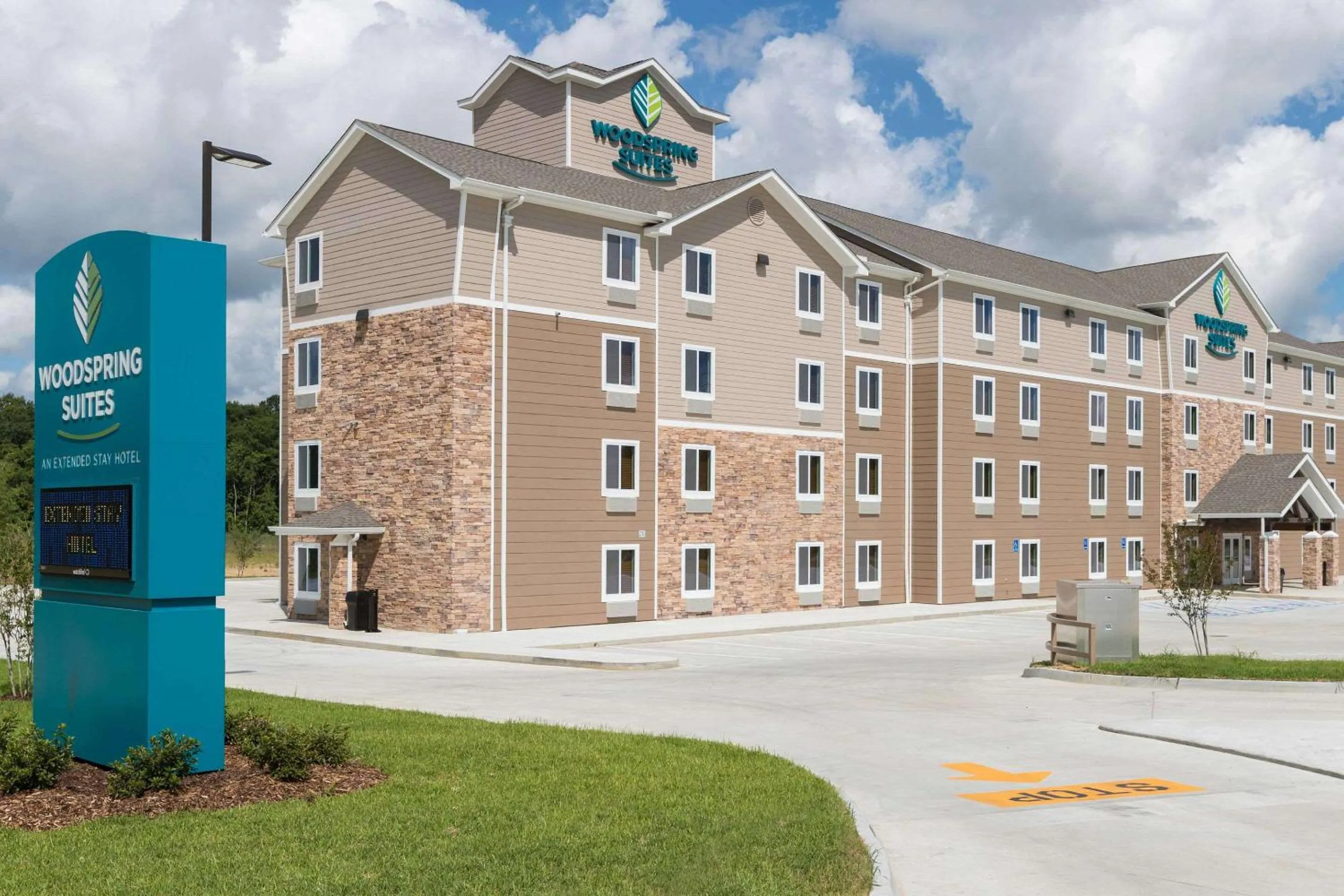 Property building in WoodSpring Suites Lafayette
