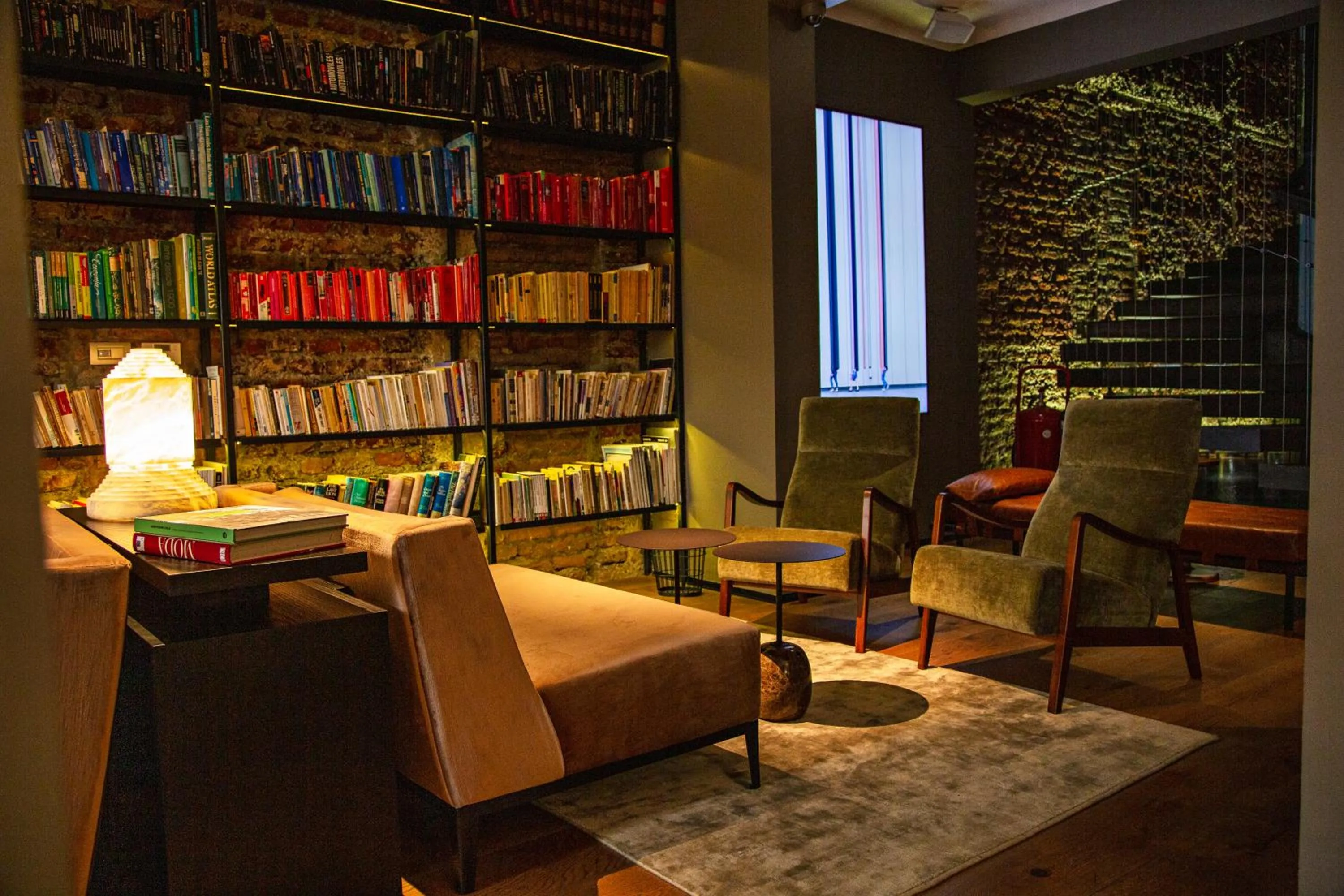 Library in Hotel Magnolia Santiago