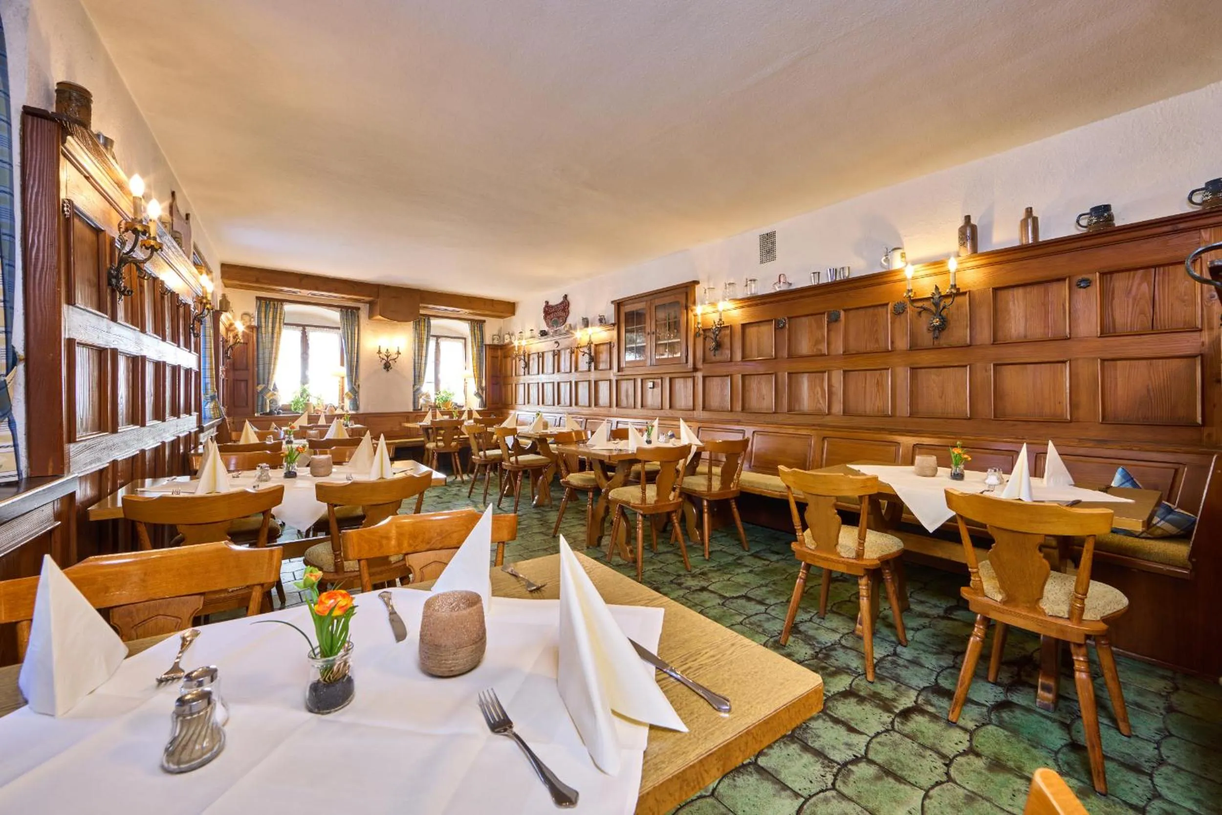 Restaurant/places to eat in Hotel Drei Mohren