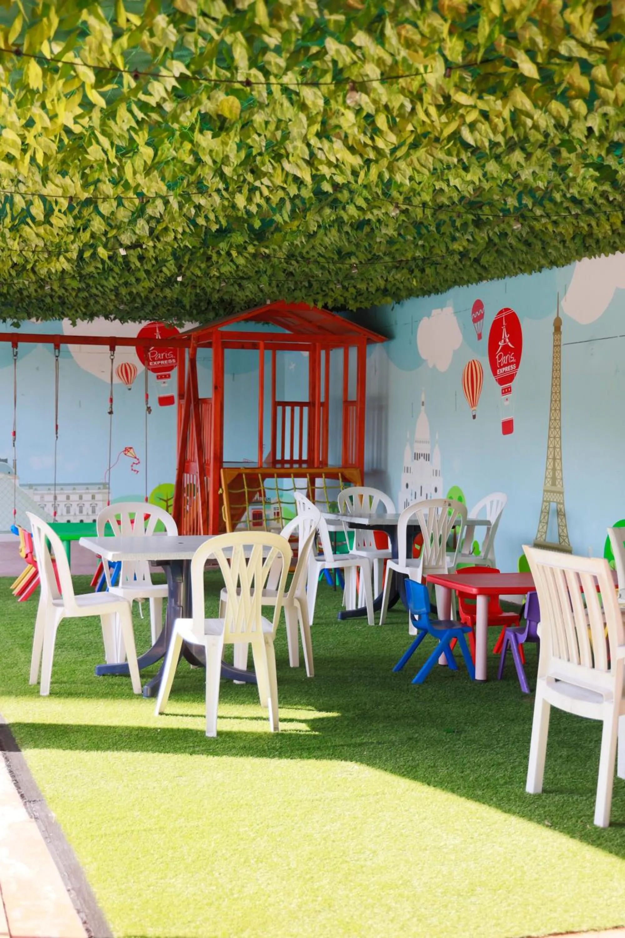 Swimming pool in Paris FC Express