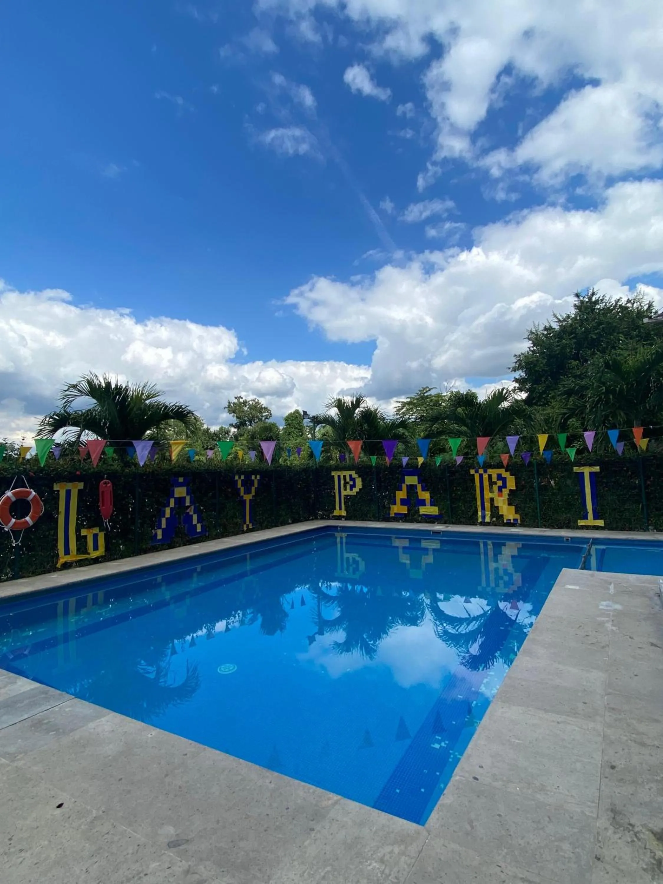 Swimming pool in Paris FC Express