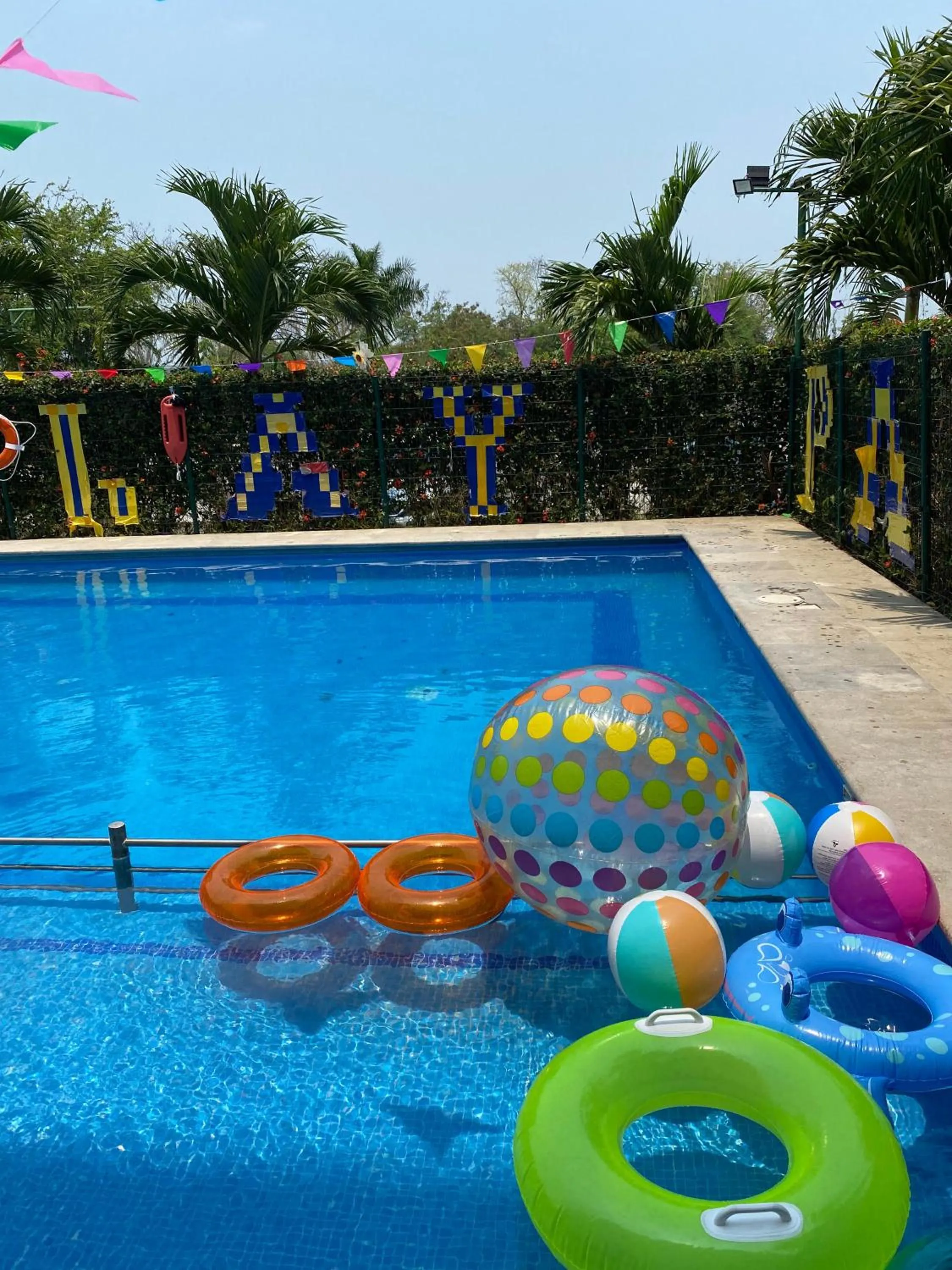 Swimming pool in Paris FC Express