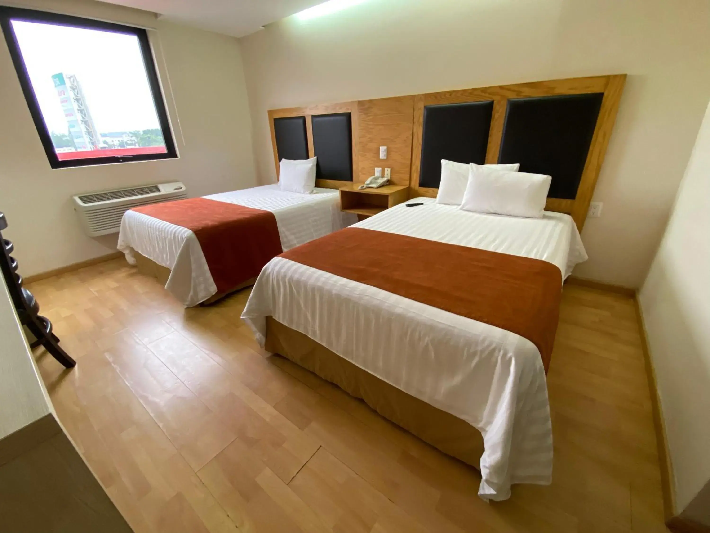 Double Room in Paris FC Express Double Room in Paris FC Express