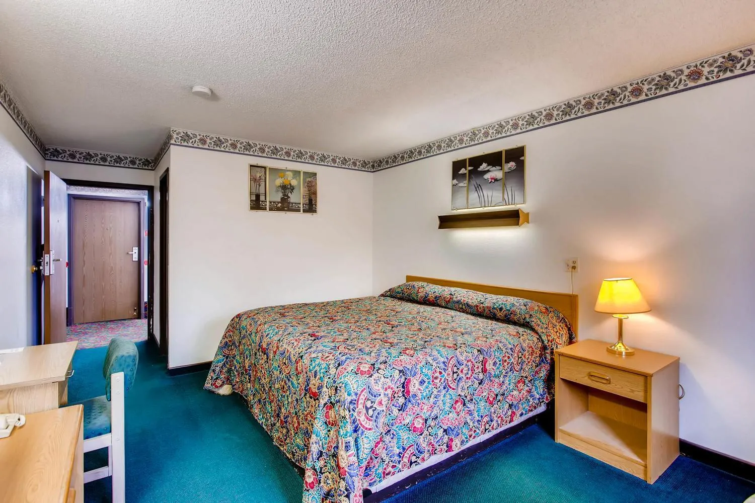 Bedroom, Bed in Motel 9