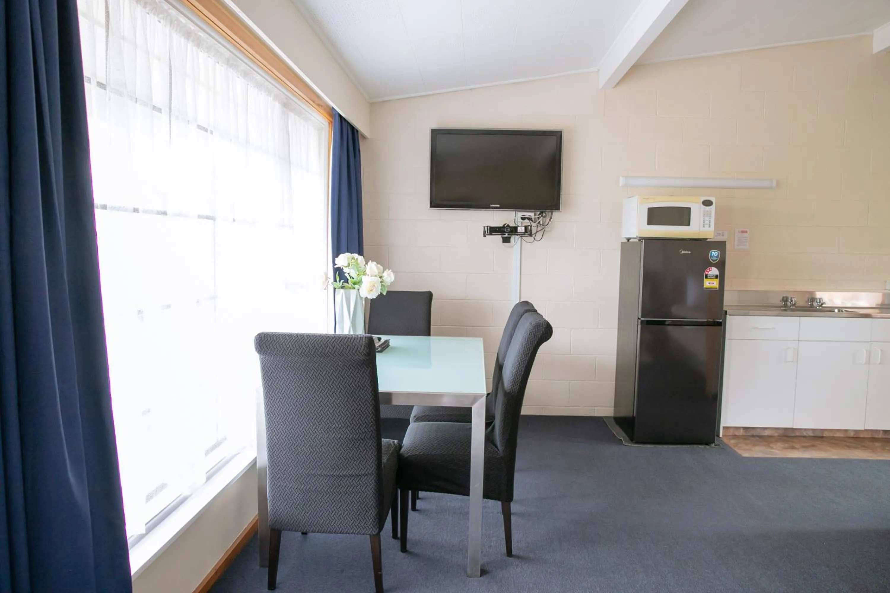 Kitchen or kitchenette in Tuki Tuki Motel