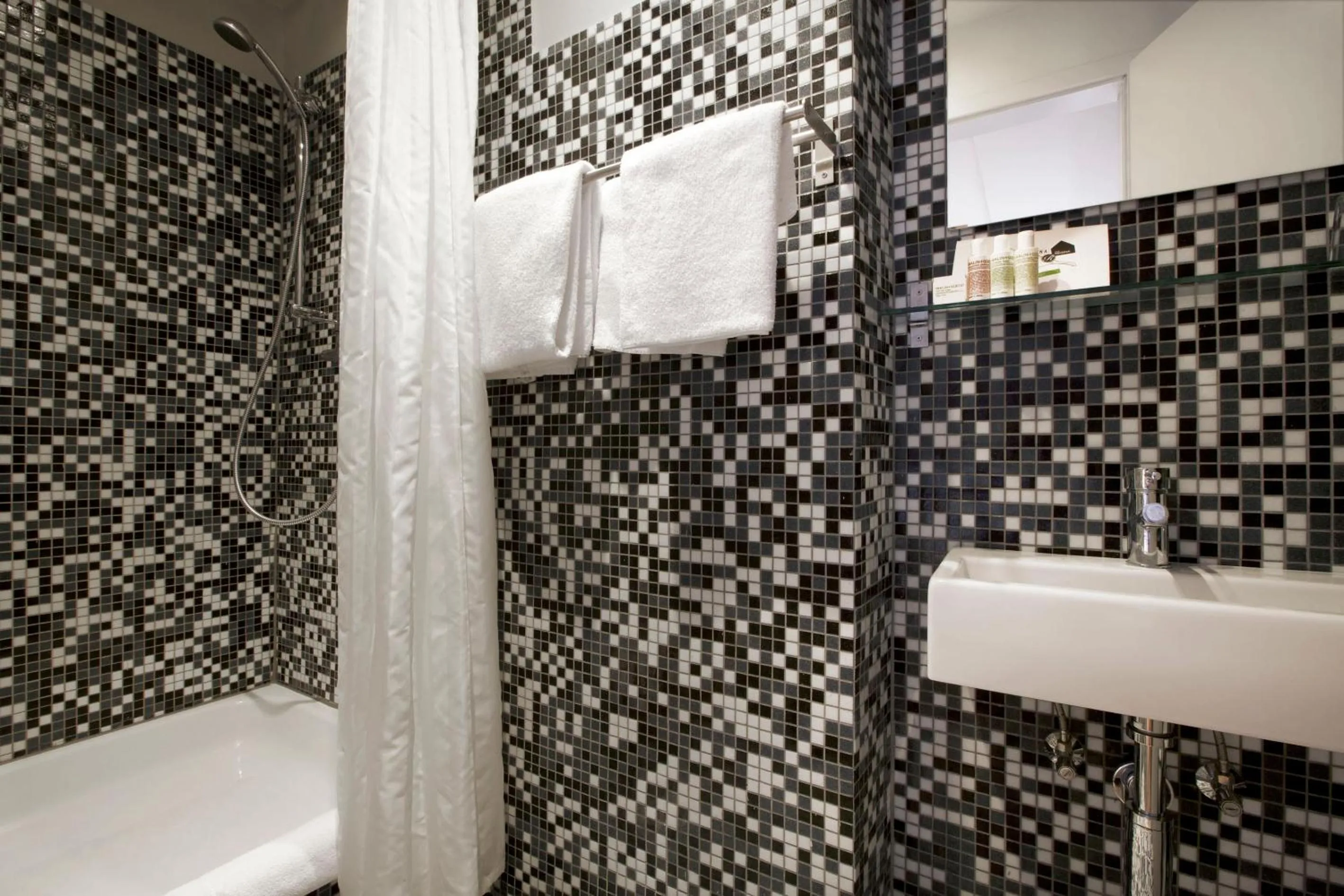 Bathroom in Das REGINA Boutiquehotel