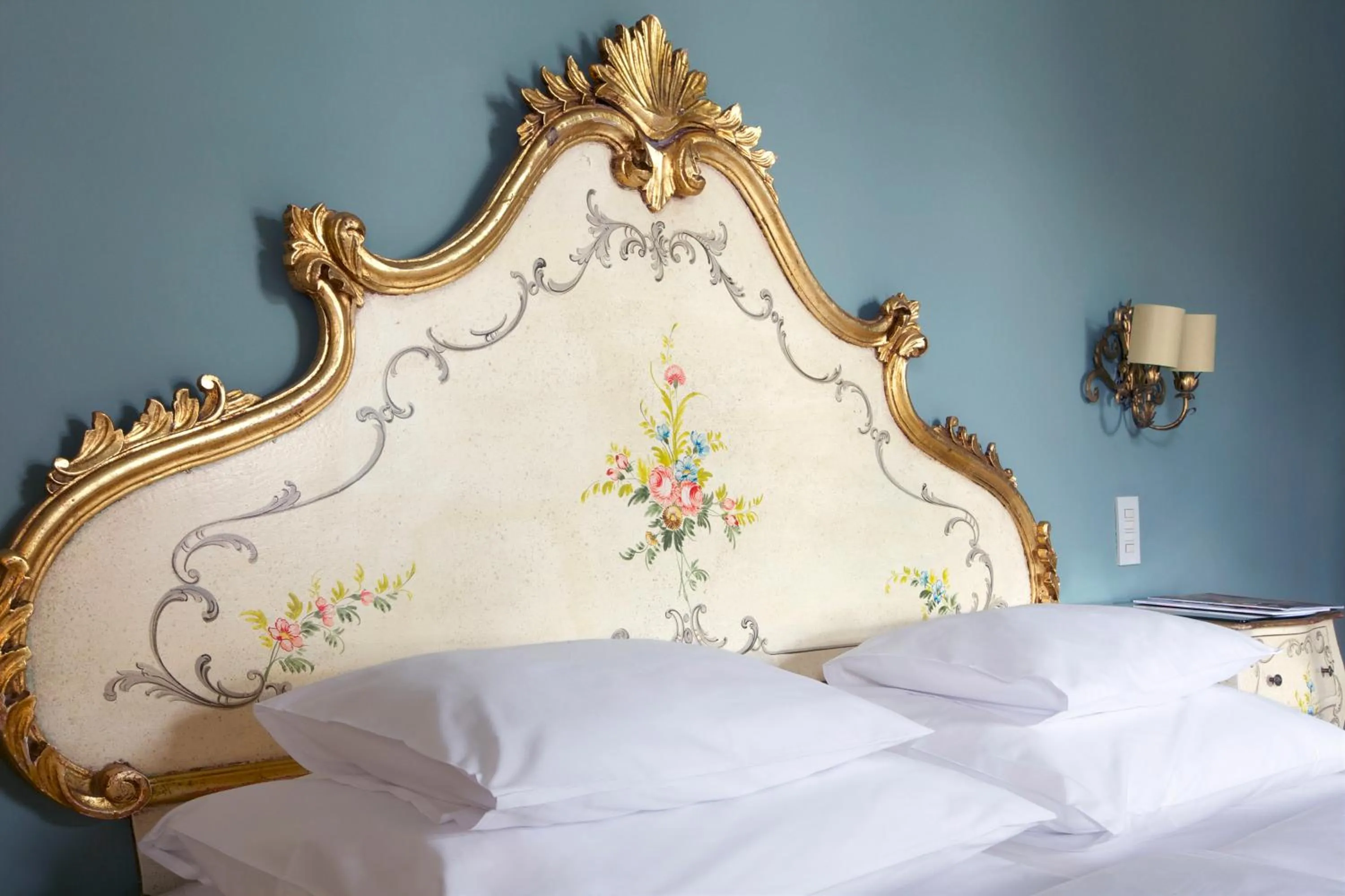 Bed in Das REGINA Boutiquehotel