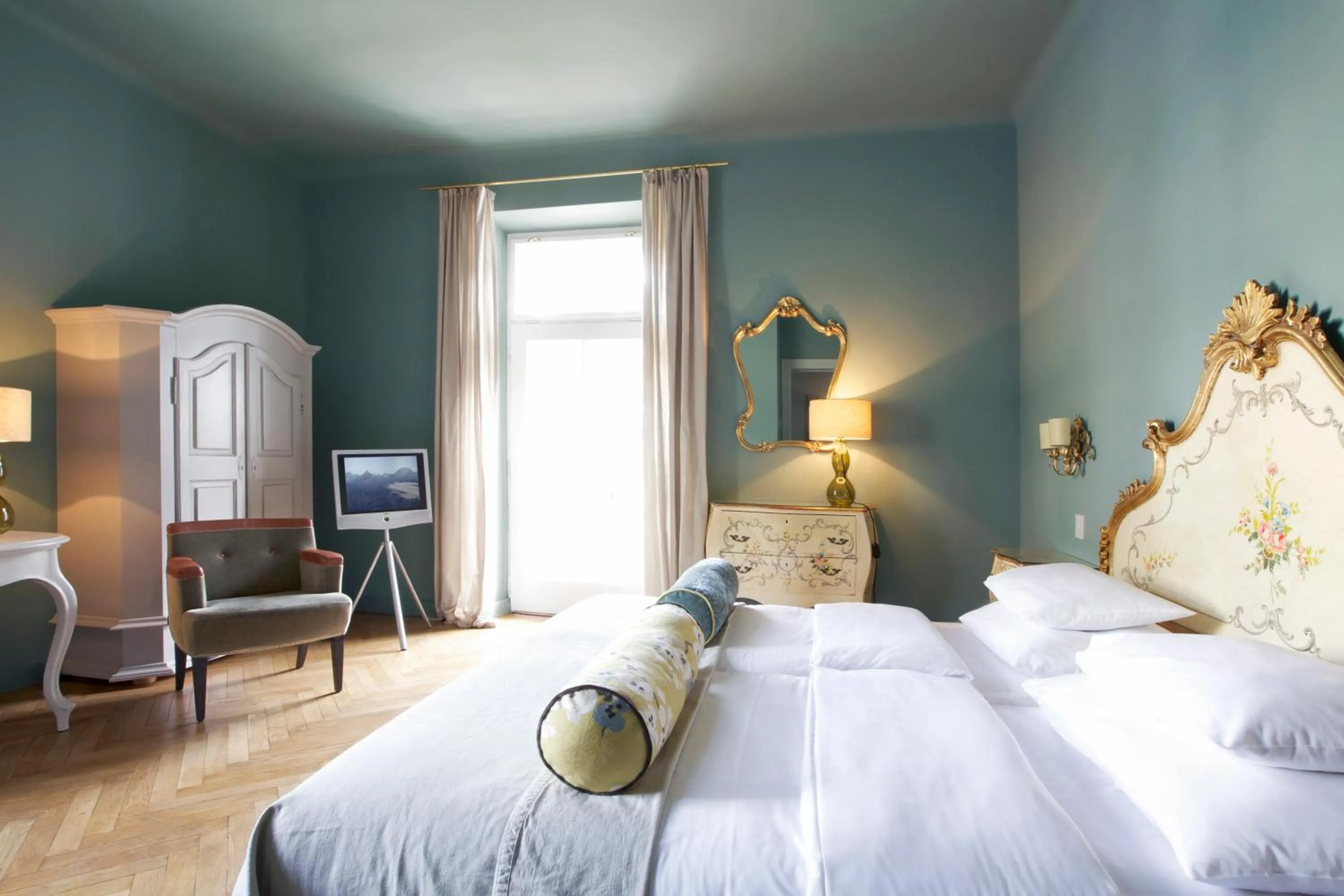 Bed in Das REGINA Boutiquehotel