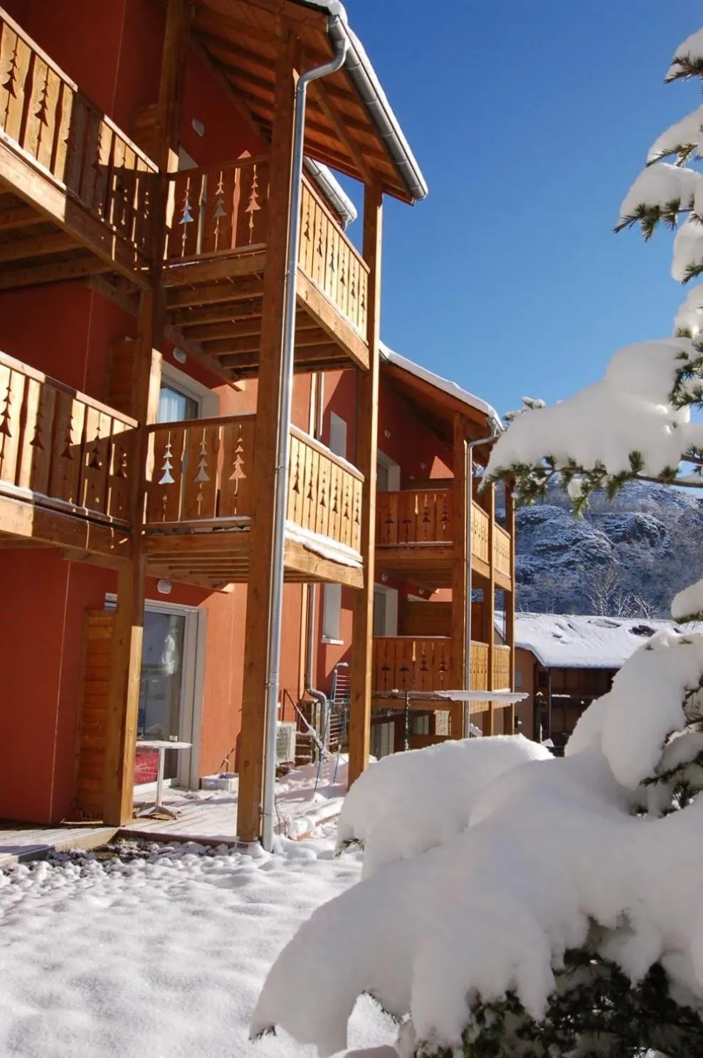 Facade/entrance in Vacancéole - Le Domaine de la Vallée d'Ax
