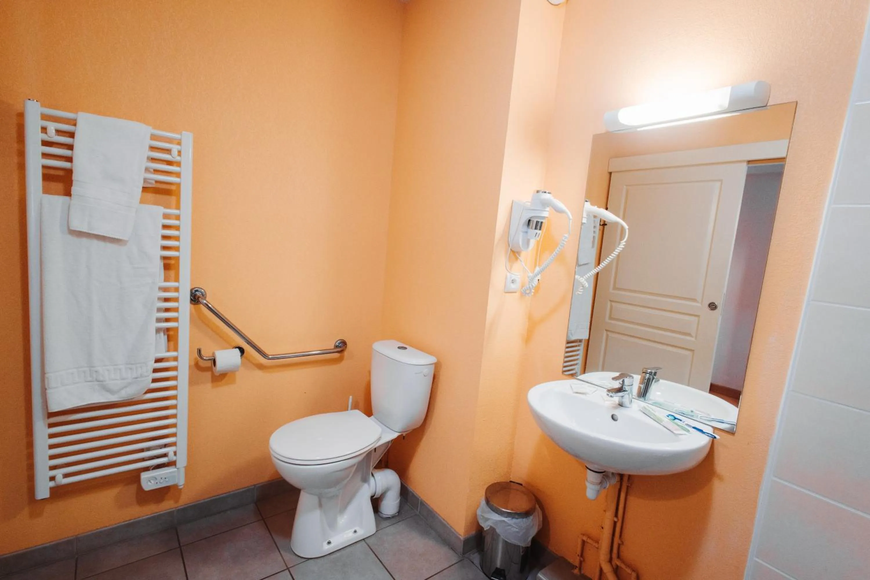 Toilet in Vacancéole - Le Domaine de la Vallée d'Ax