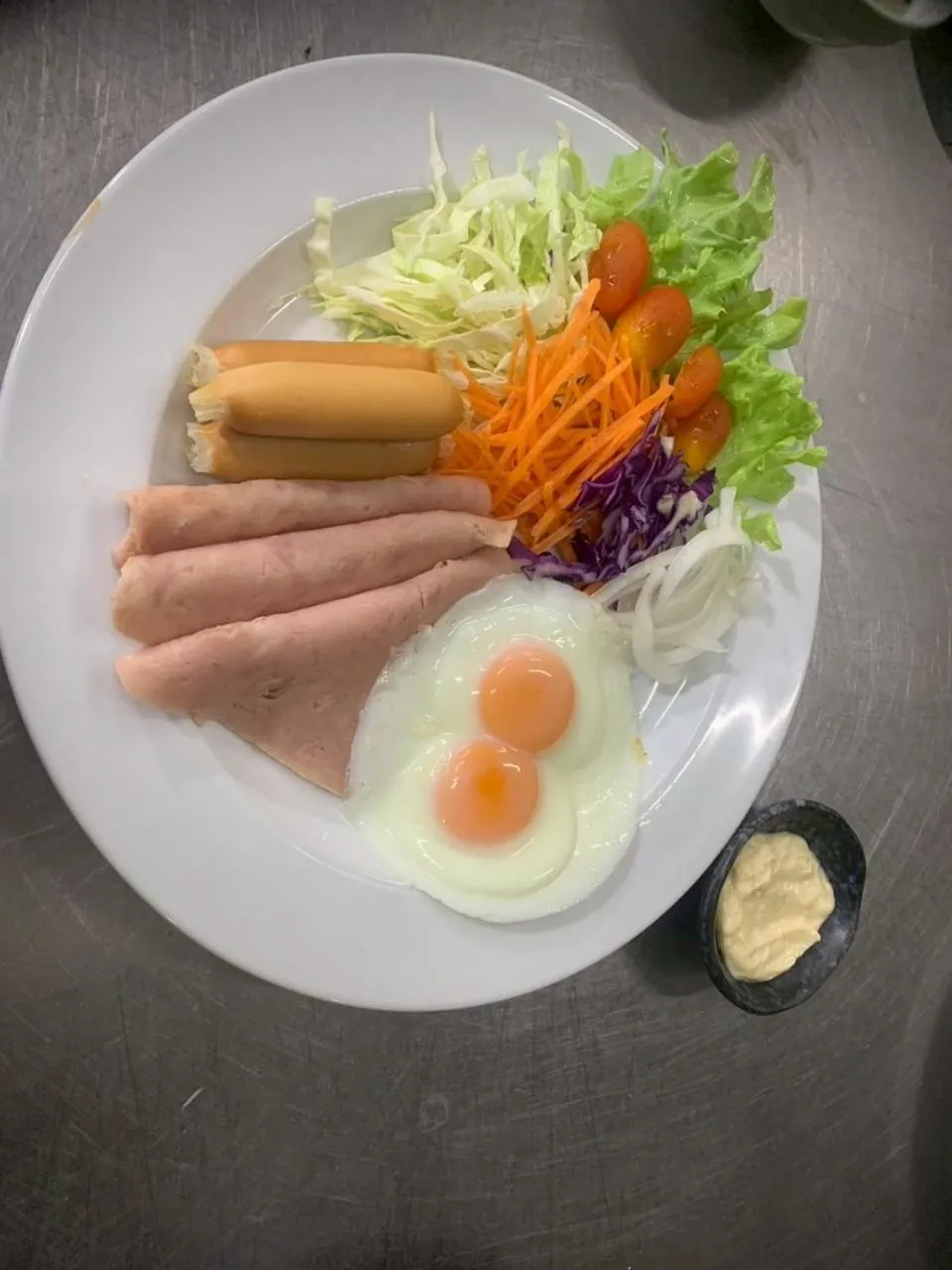 Restaurant/places to eat in CBD 2 Hotel