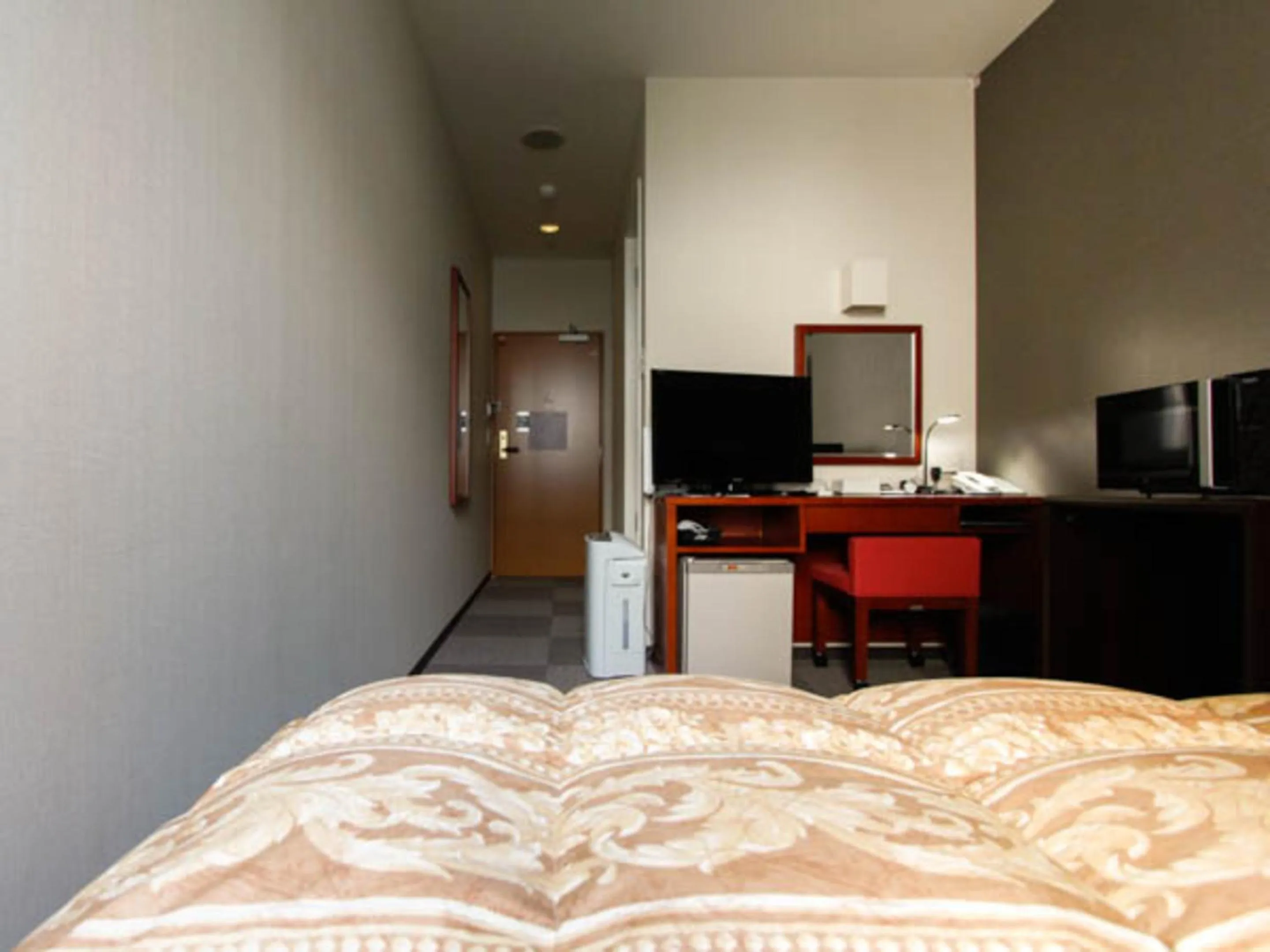 Photo of the whole room, Bed in HOTEL LiVEMAX BUDGET Hamamatsu-Ekimae