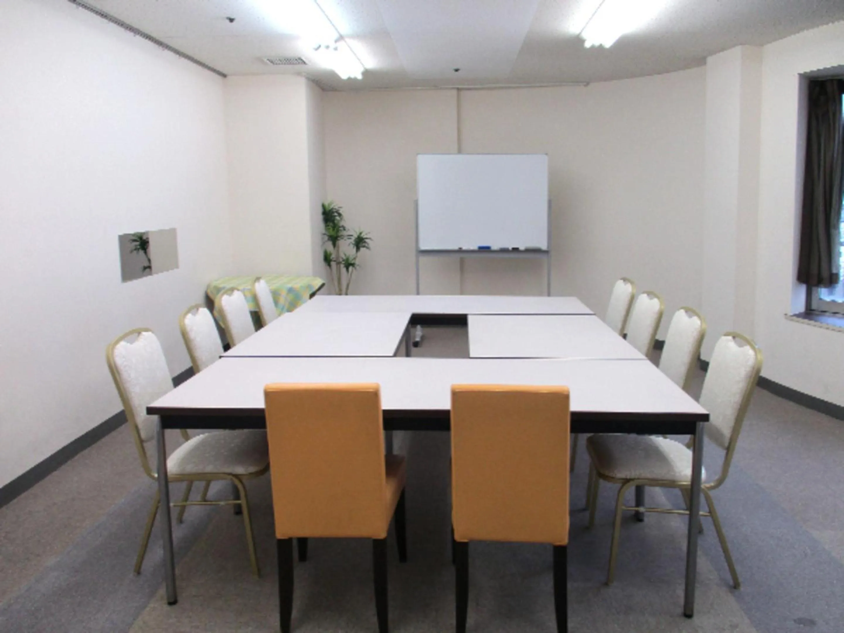 Meeting/conference room in HOTEL LiVEMAX BUDGET Hamamatsu-Ekimae