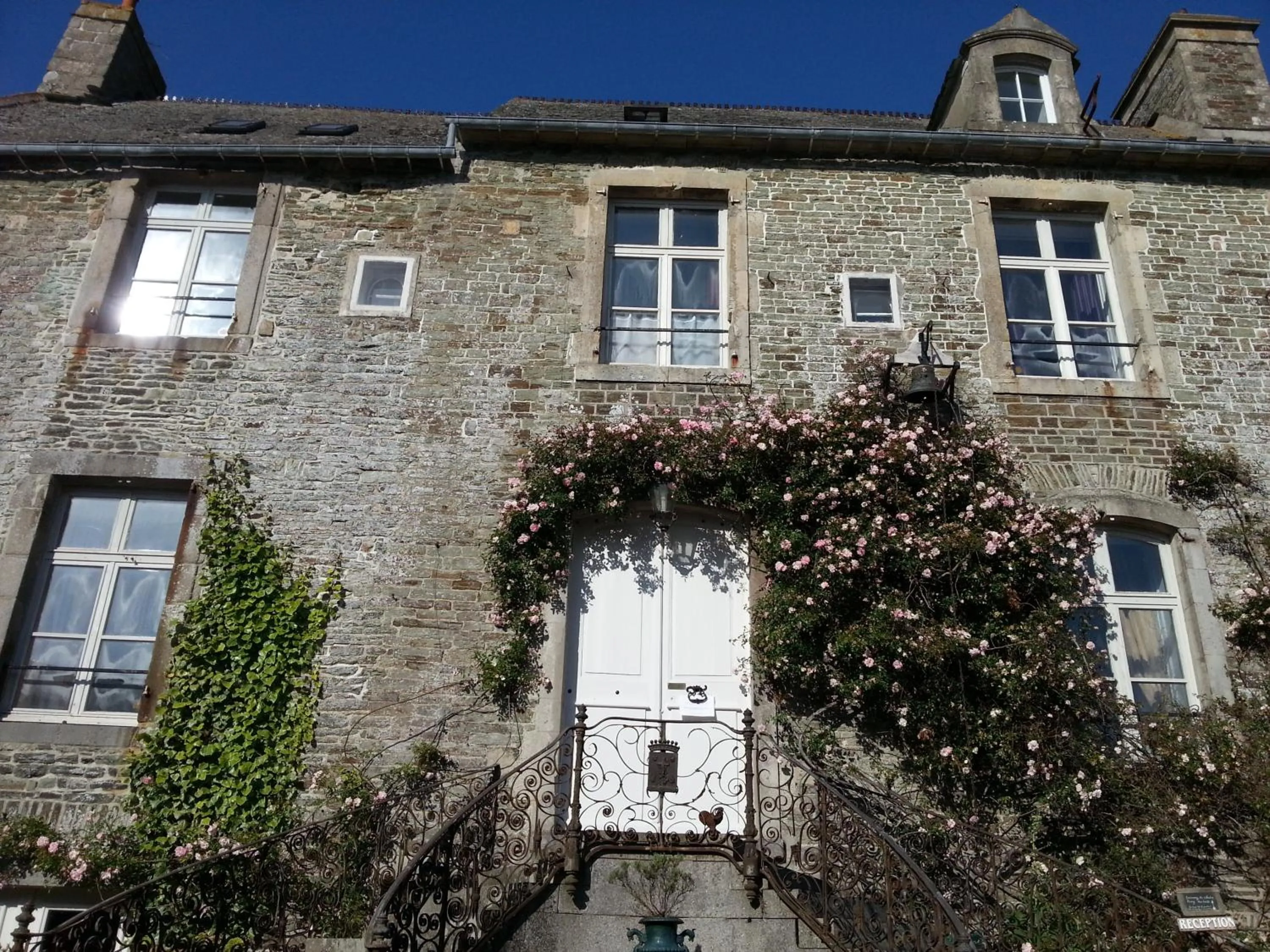 Facade/entrance in Les Chambres du Château du Rozel