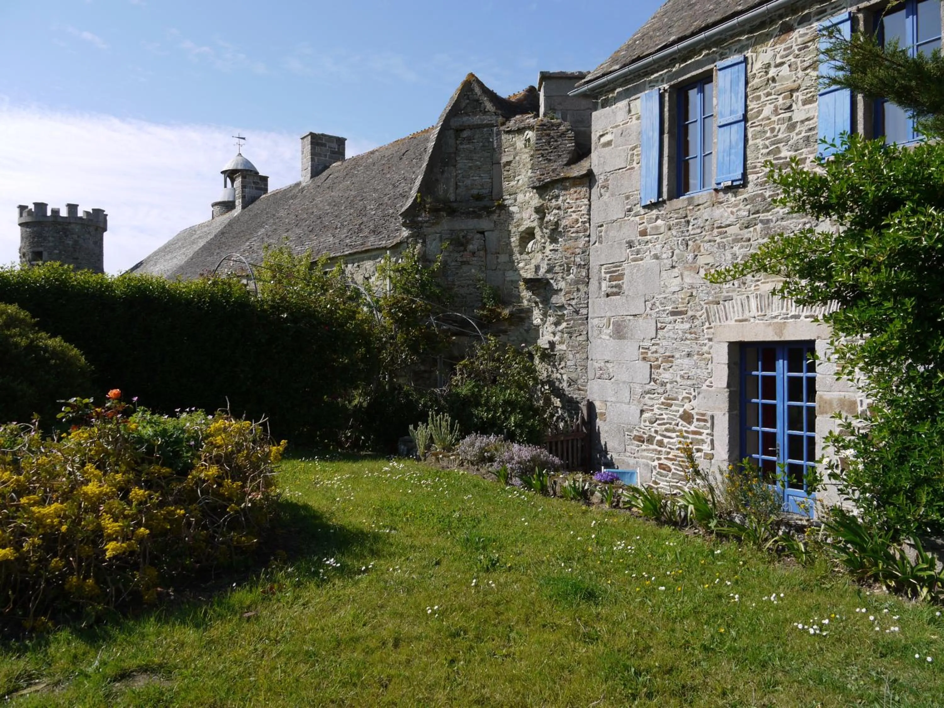 Facade/entrance in Les Chambres du Château du Rozel