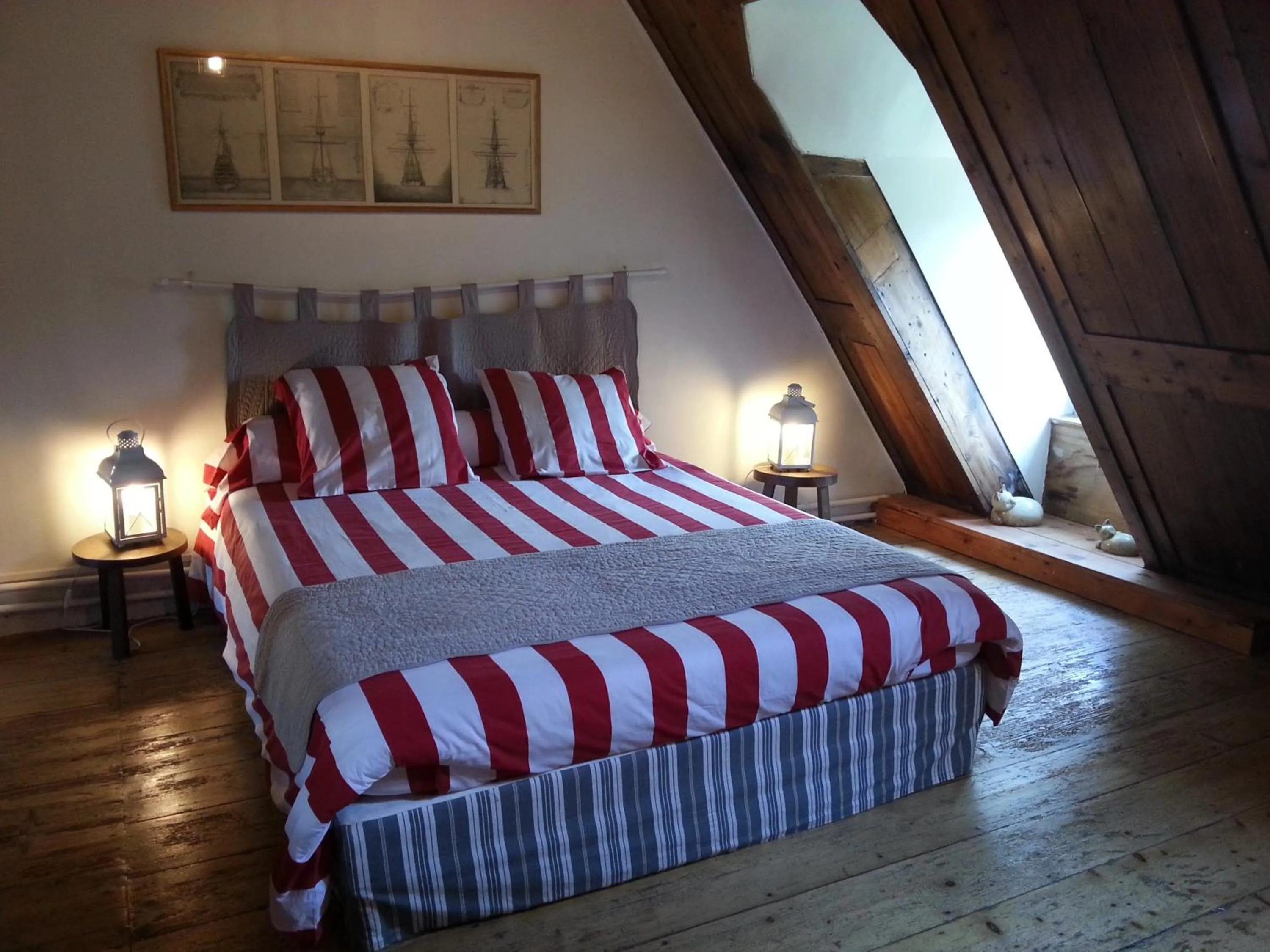 Bedroom, Bed in Les Chambres du Château du Rozel
