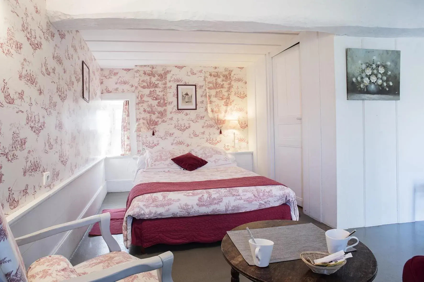 Economy Double Room - single occupancy in Les Chambres du Château du Rozel Economy Double Room - single occupancy in Les Chambres du Château du Rozel