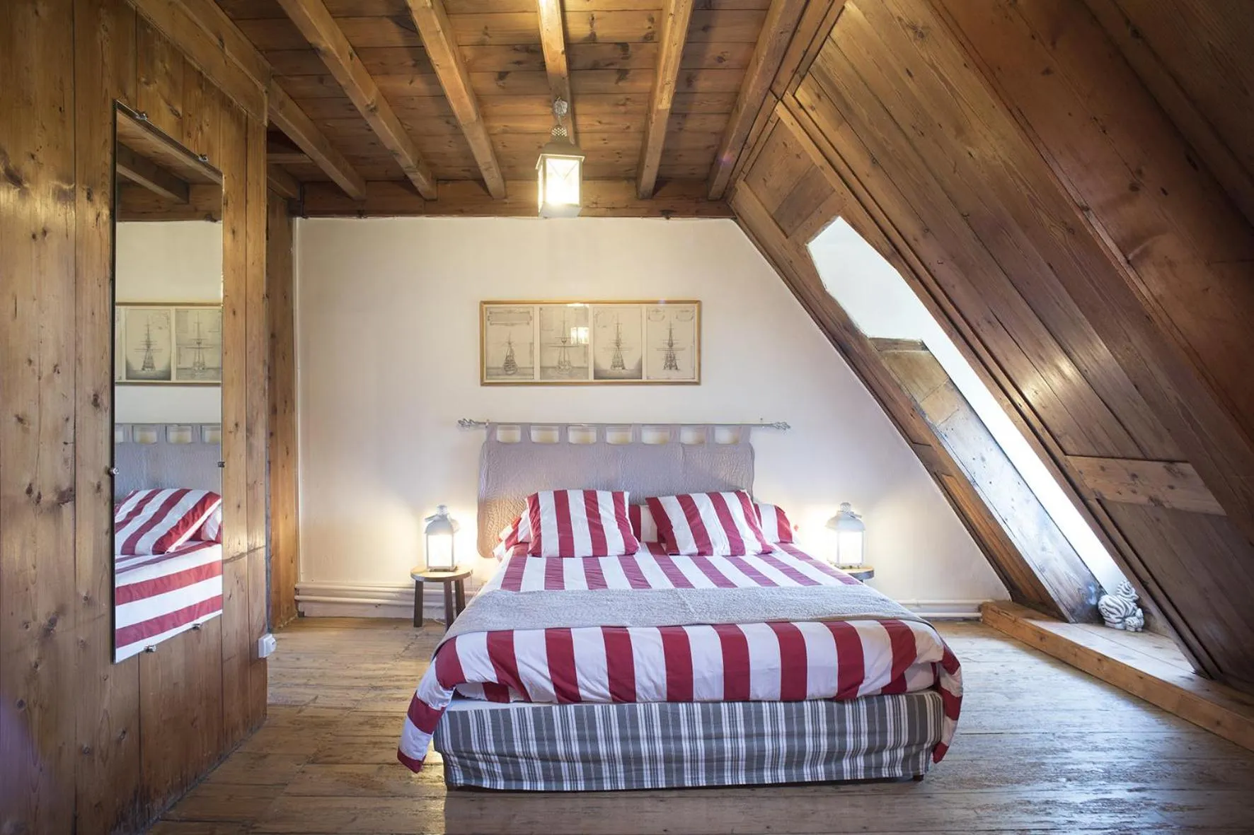 Bed in Les Chambres du Château du Rozel