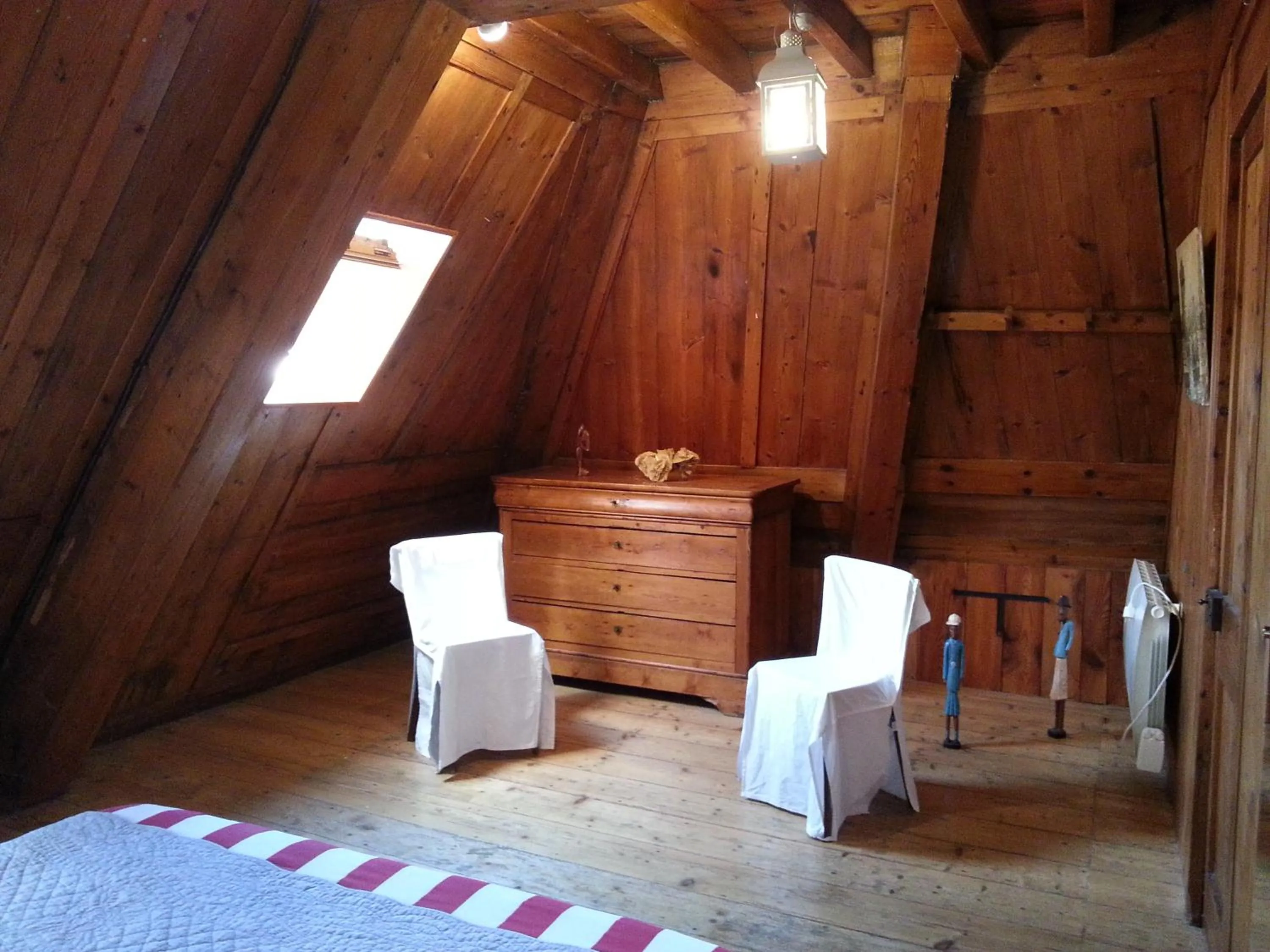 Bedroom in Les Chambres du Château du Rozel