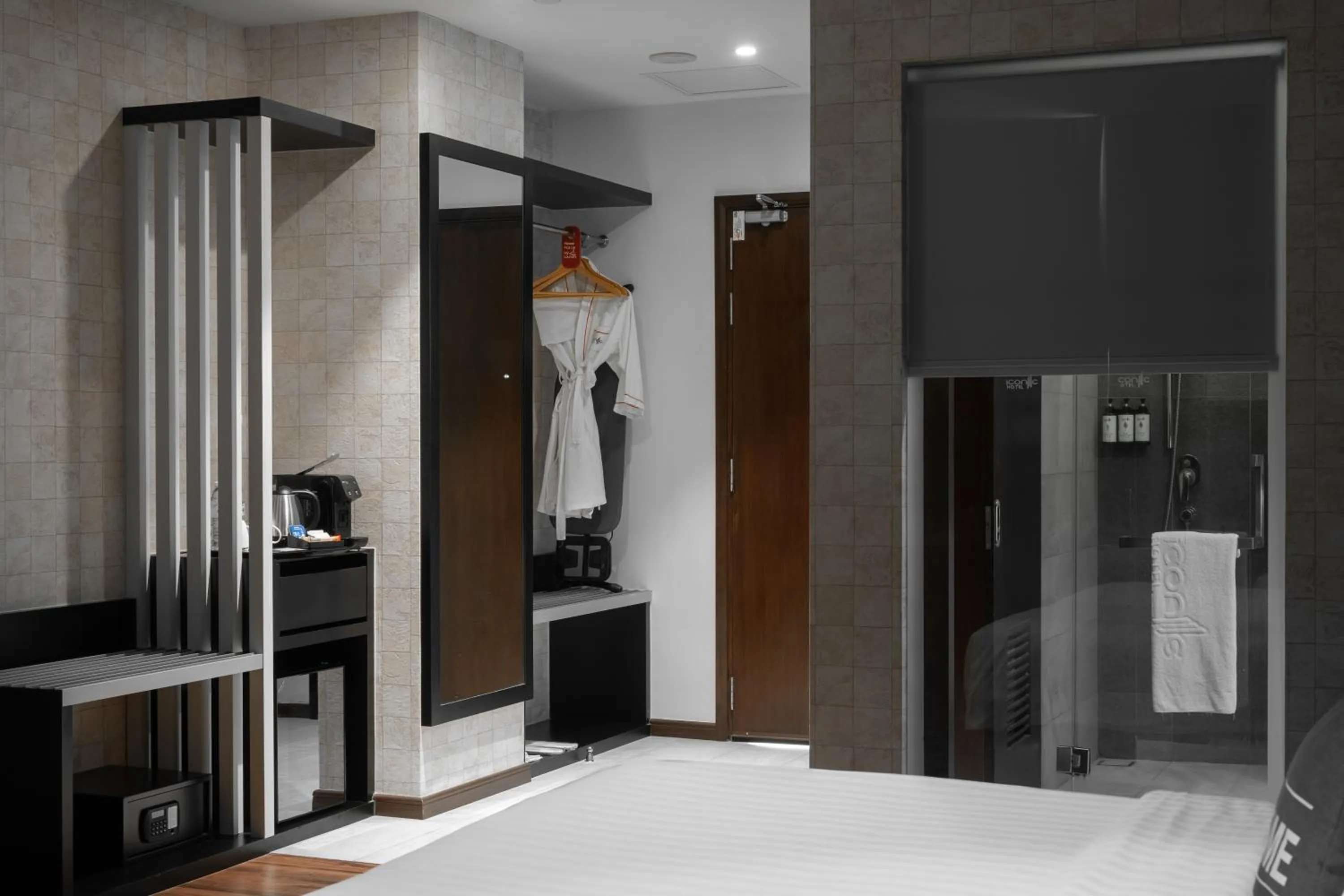 Shower, Bed in Iconic Hotel