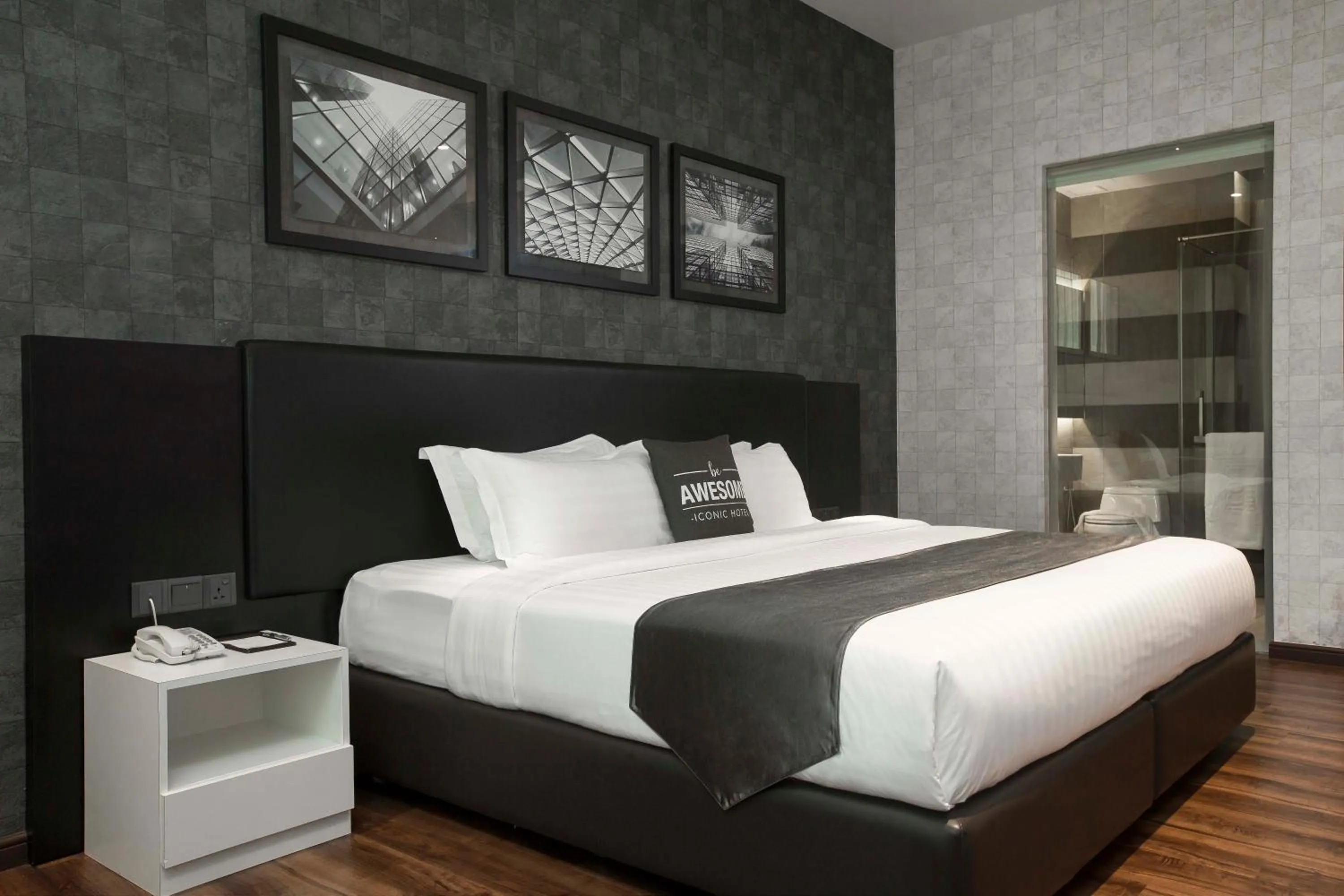 Photo of the whole room, Bed in Iconic Hotel