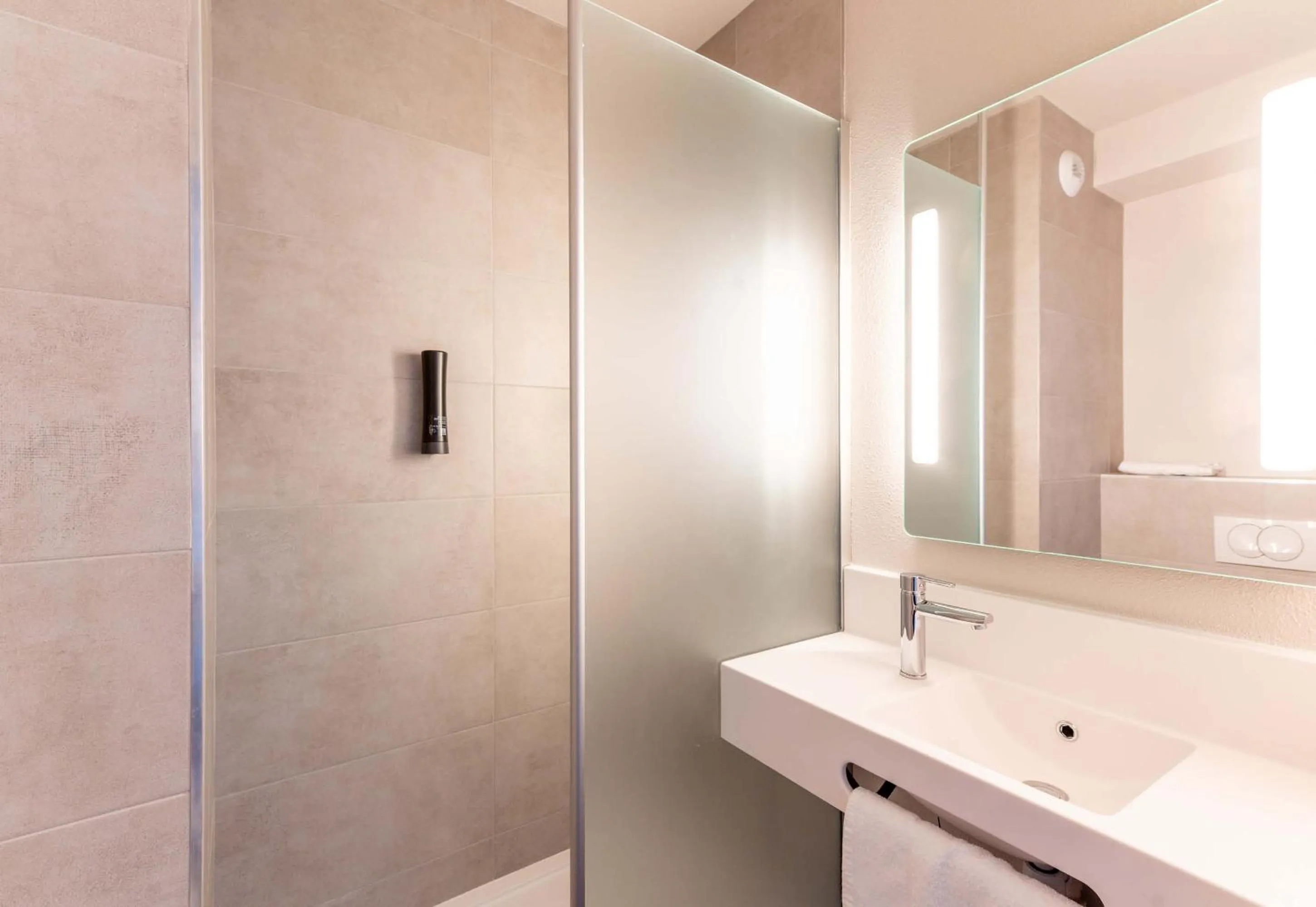 Bathroom in B&B HOTEL Cholet Nord