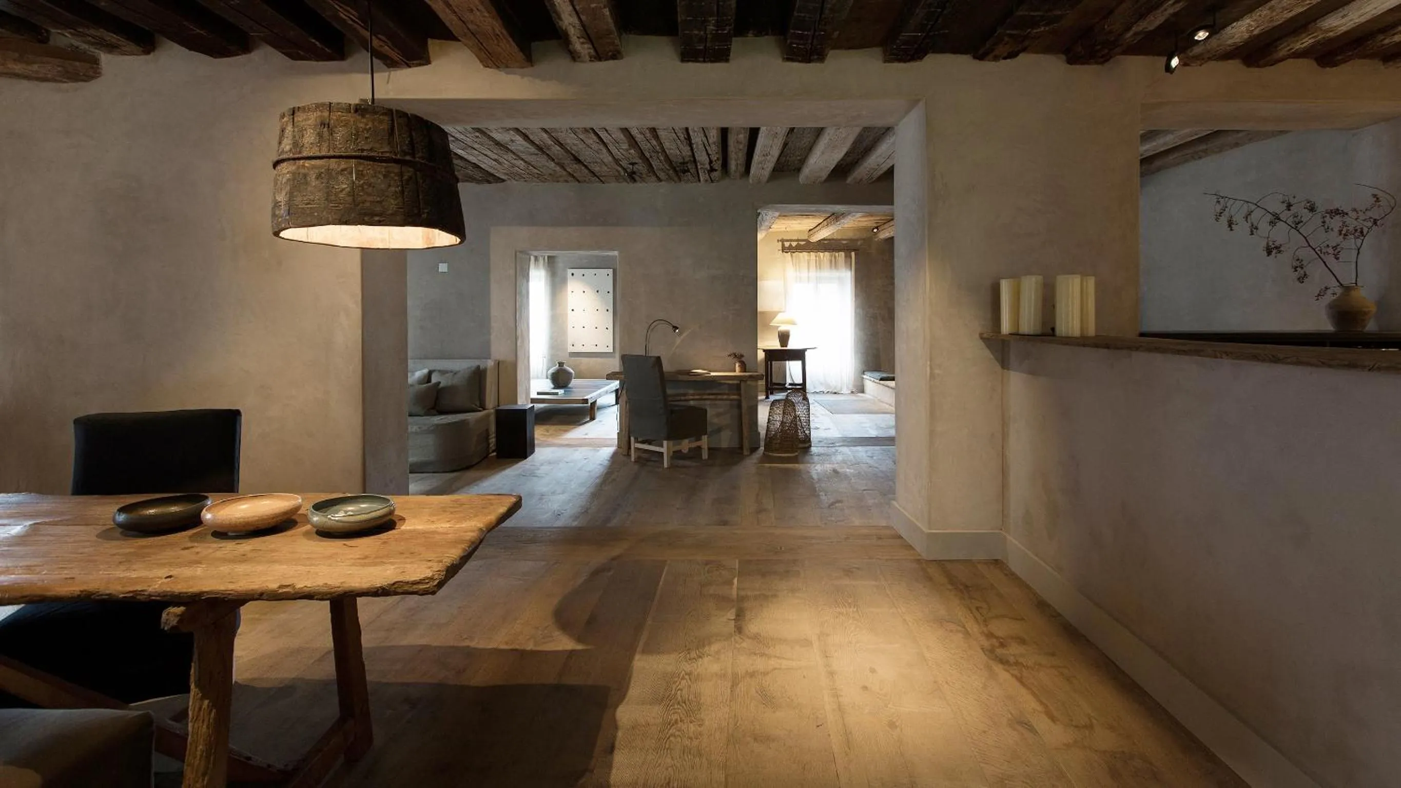 Communal lounge/ TV room in Townhouse Weisses Kreuz Boutiquehotel