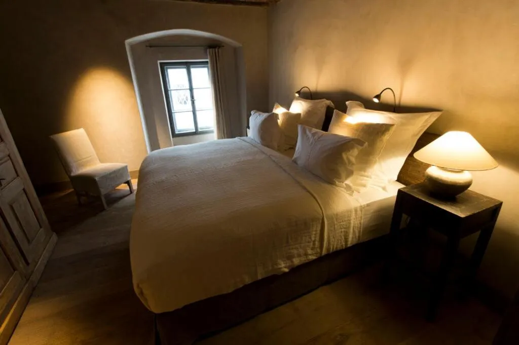 Bed in Townhouse Weisses Kreuz Boutiquehotel