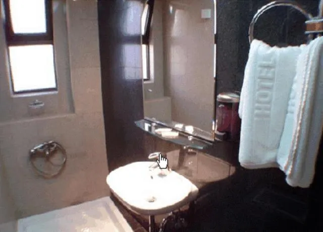 Bathroom in Hotel Niki Piraeus