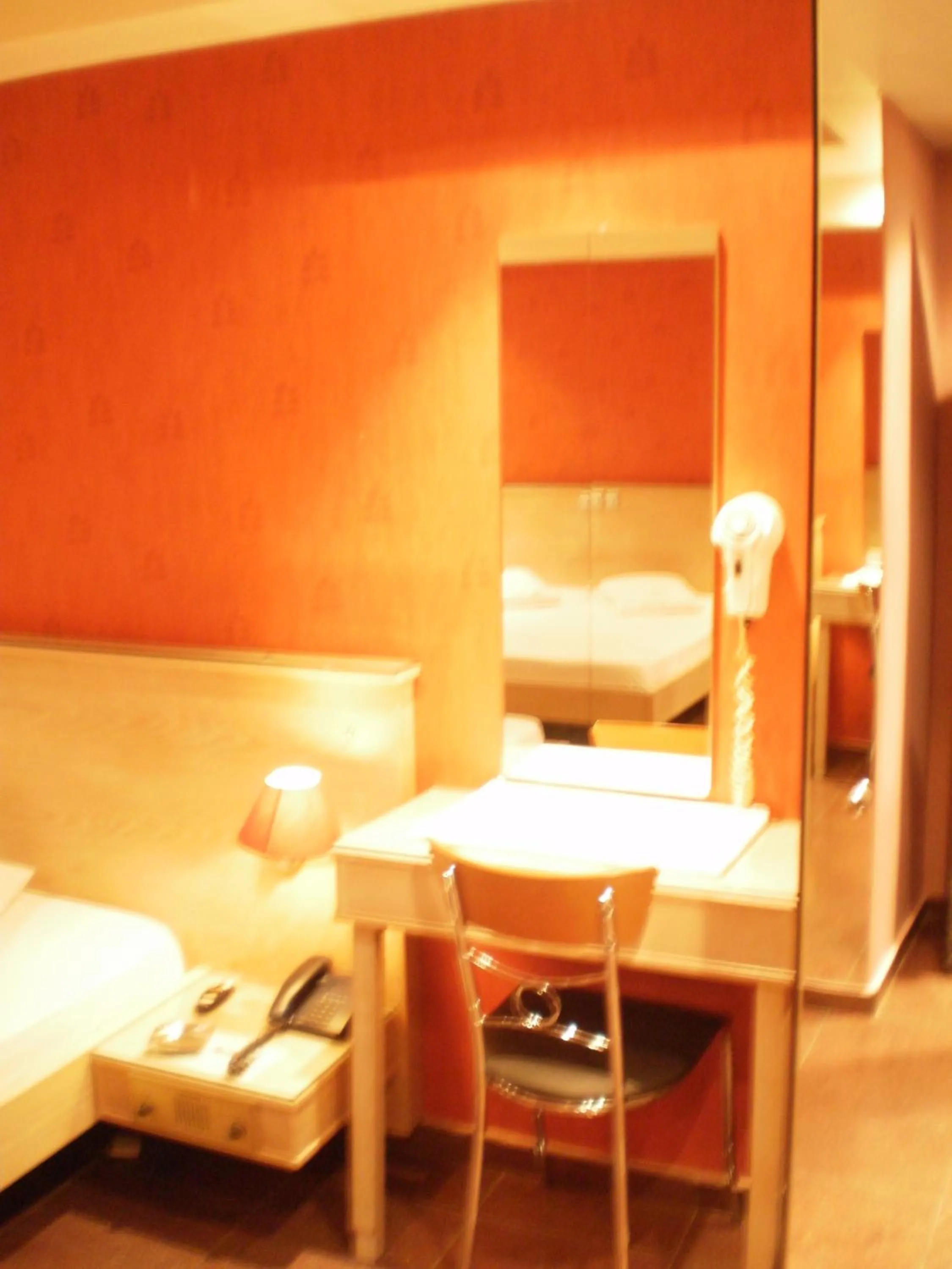 Photo of the whole room, Bed in Hotel Niki Piraeus