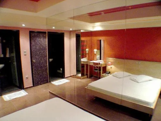 Bed in Hotel Niki Piraeus