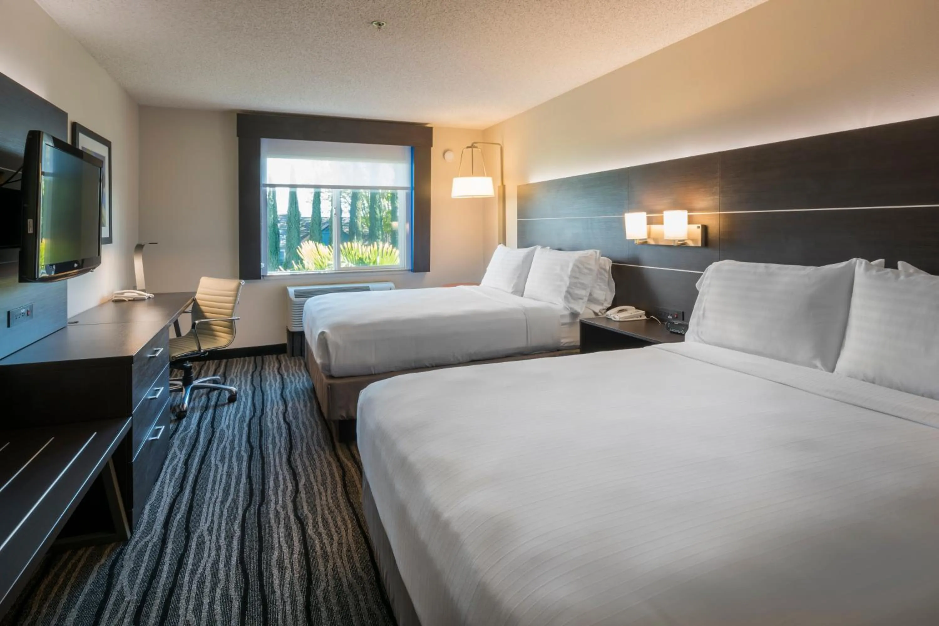 Photo of the whole room, Bed in Holiday Inn Express Hotel & Suites Livermore by IHG