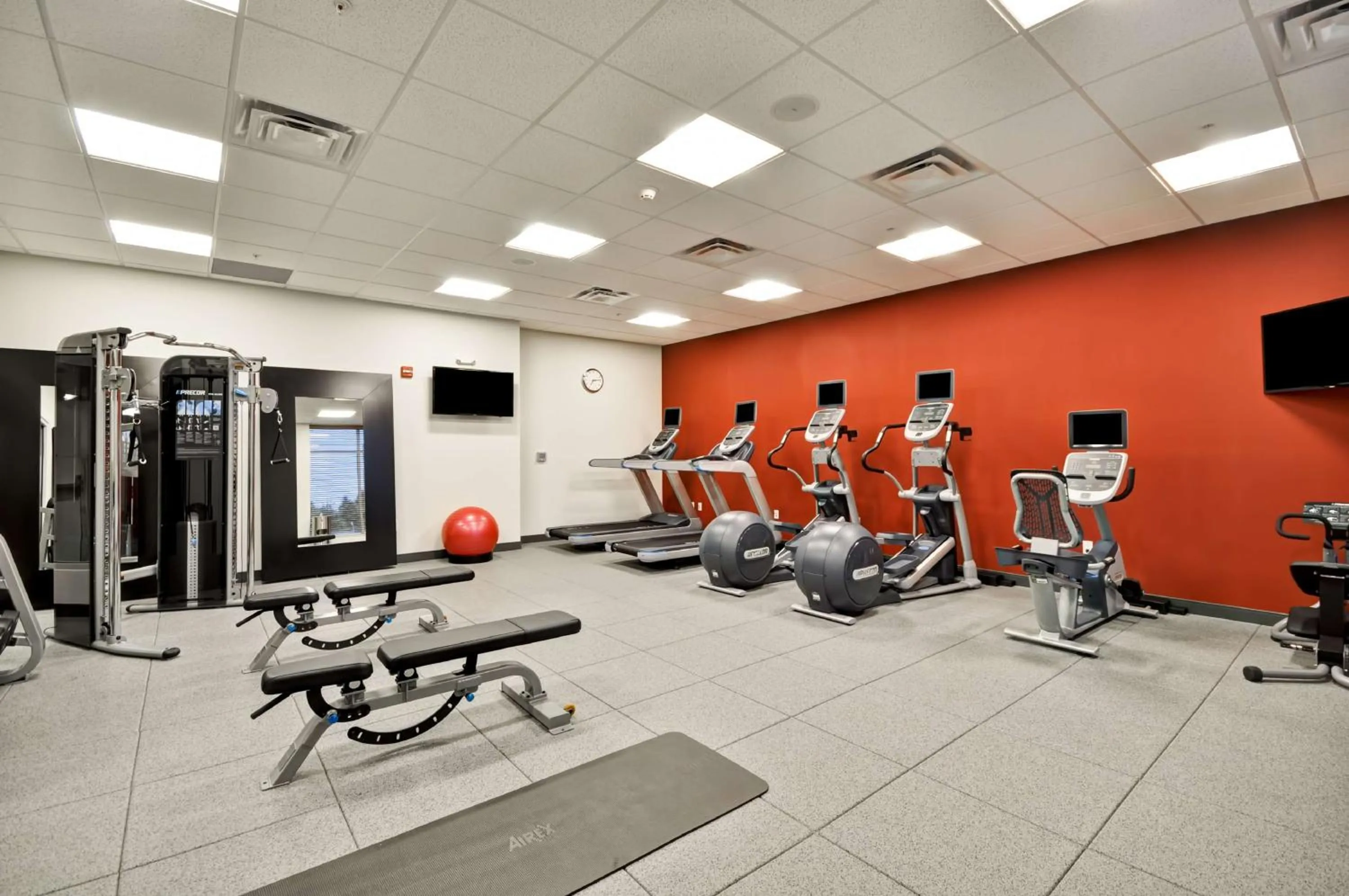Fitness centre/facilities in Hilton Garden Inn Detroit Troy