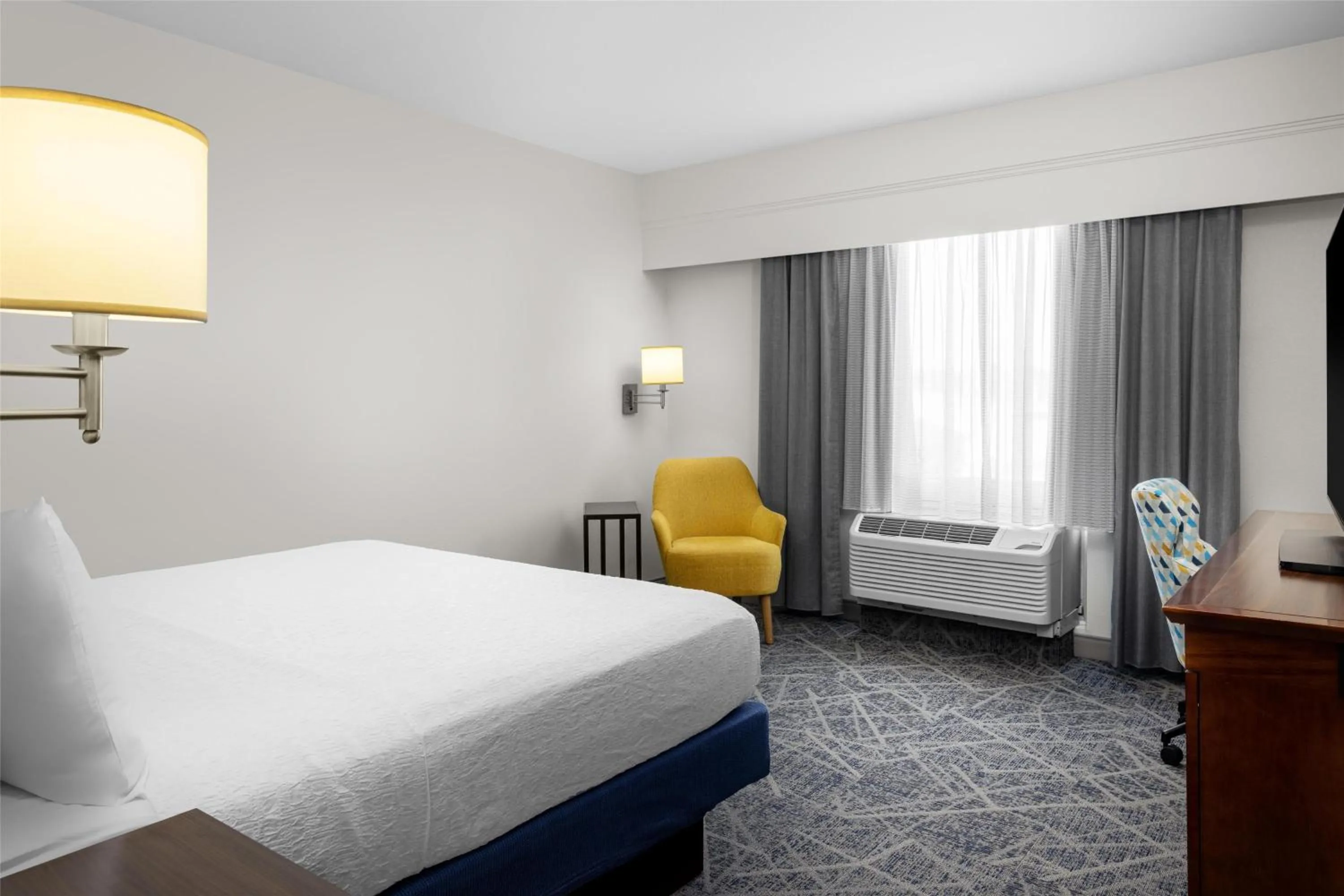 Bed in Hampton Inn Lexington Medical Center, KY