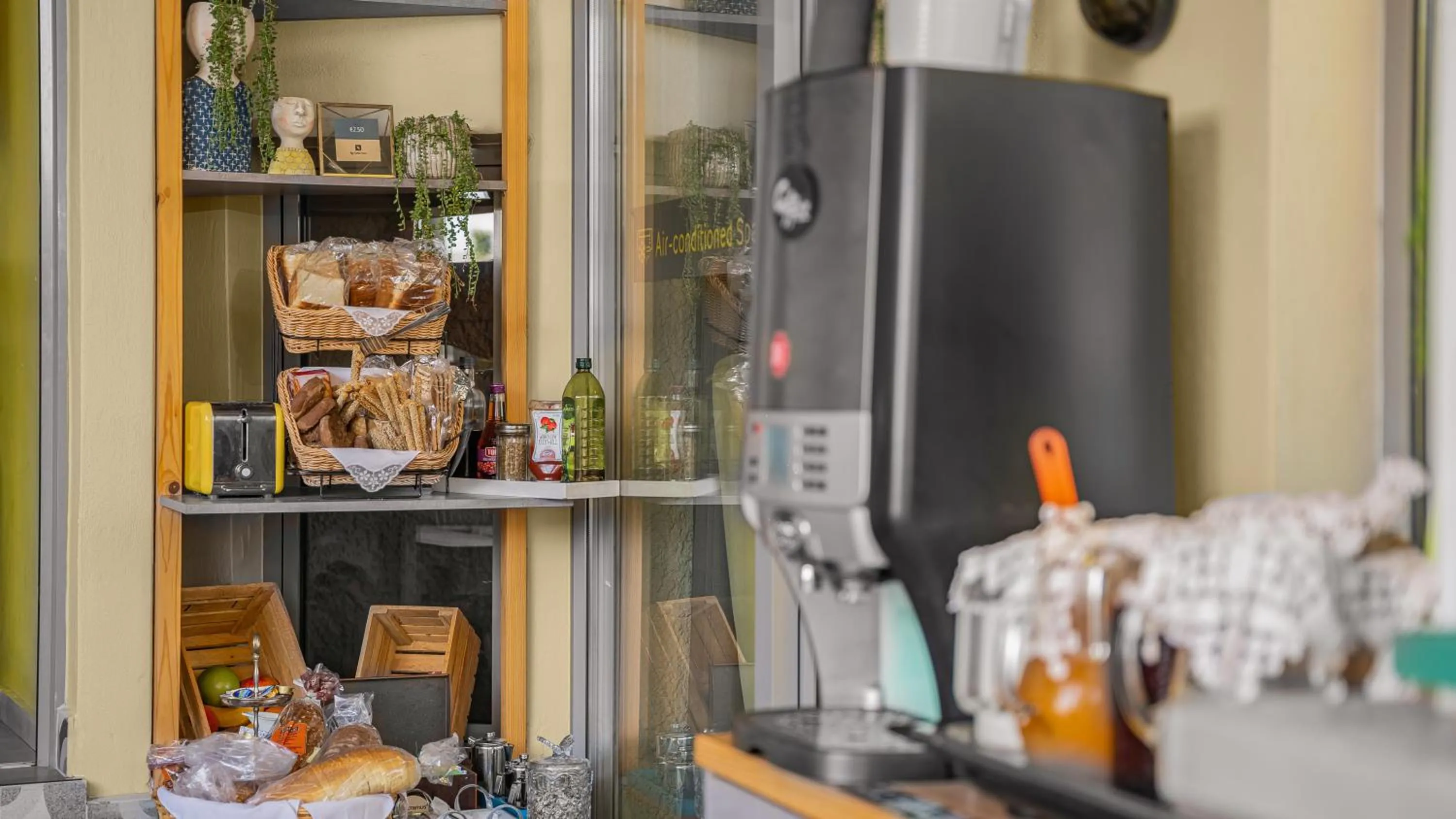 Area and facilities in Natali Apartments by Estia