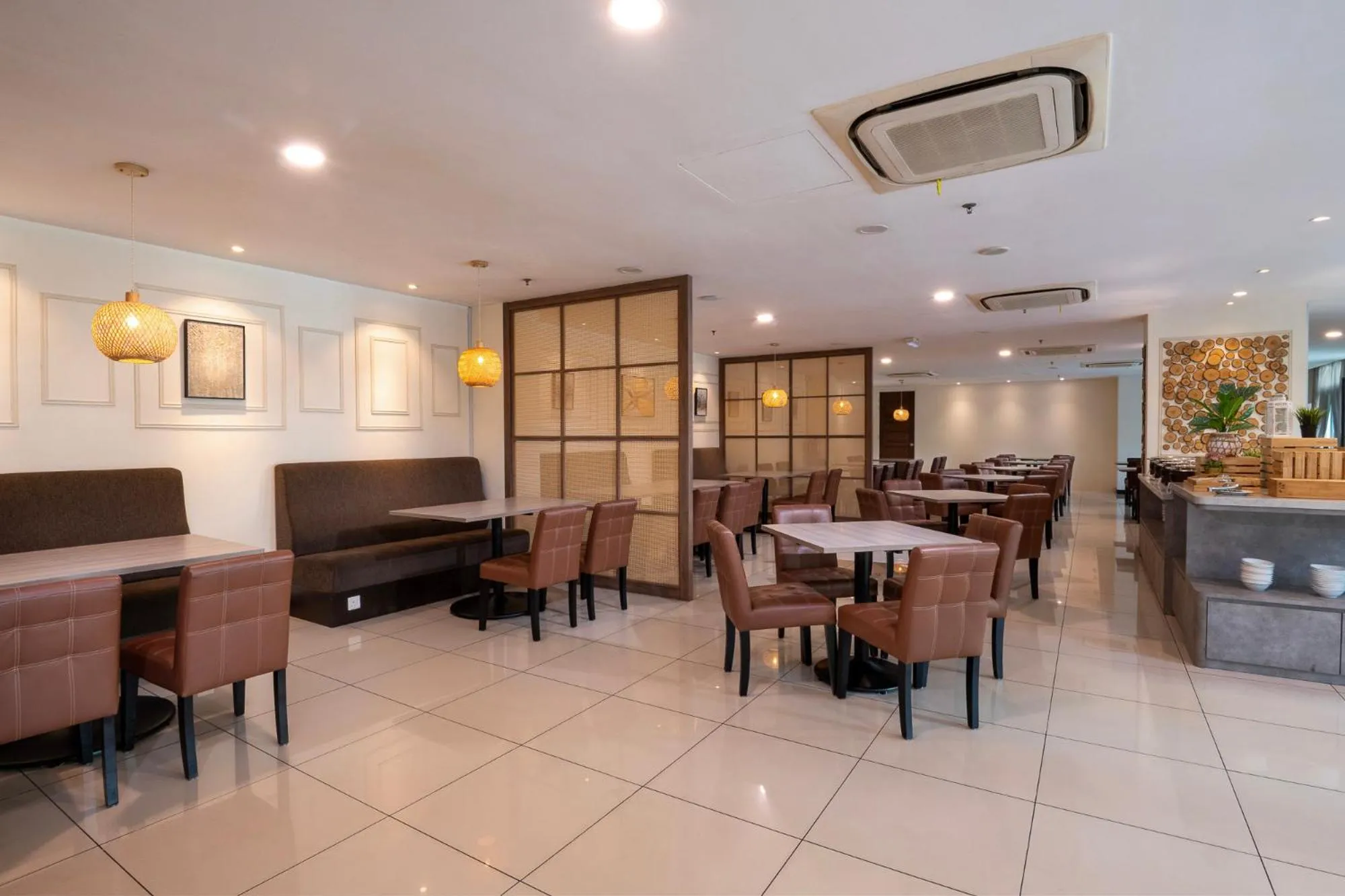 Restaurant/places to eat in One Pacific Hotel and Serviced Apartments